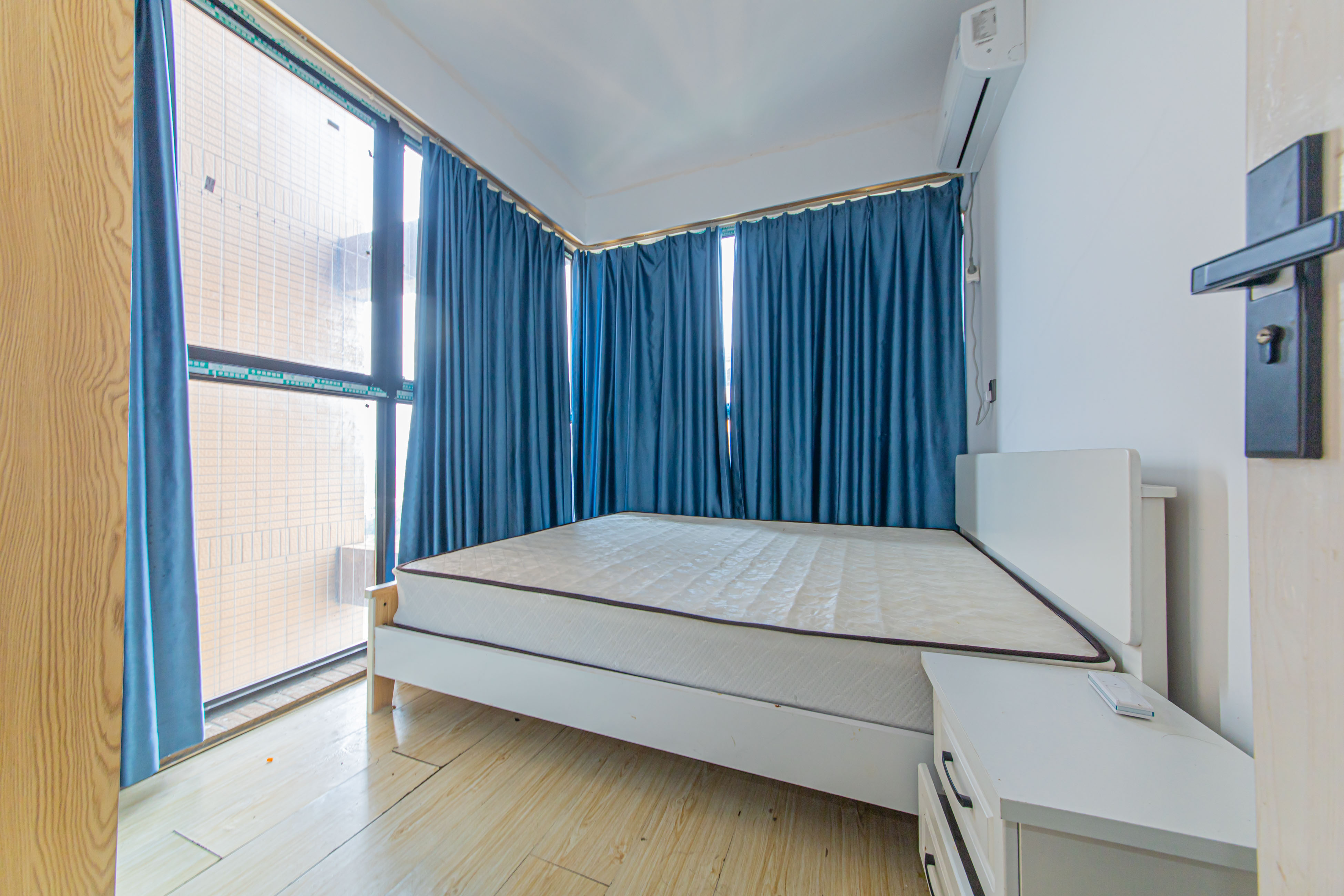 中信凯旋城（中信新城四期）  3室2厅1卫    64.8万卧室