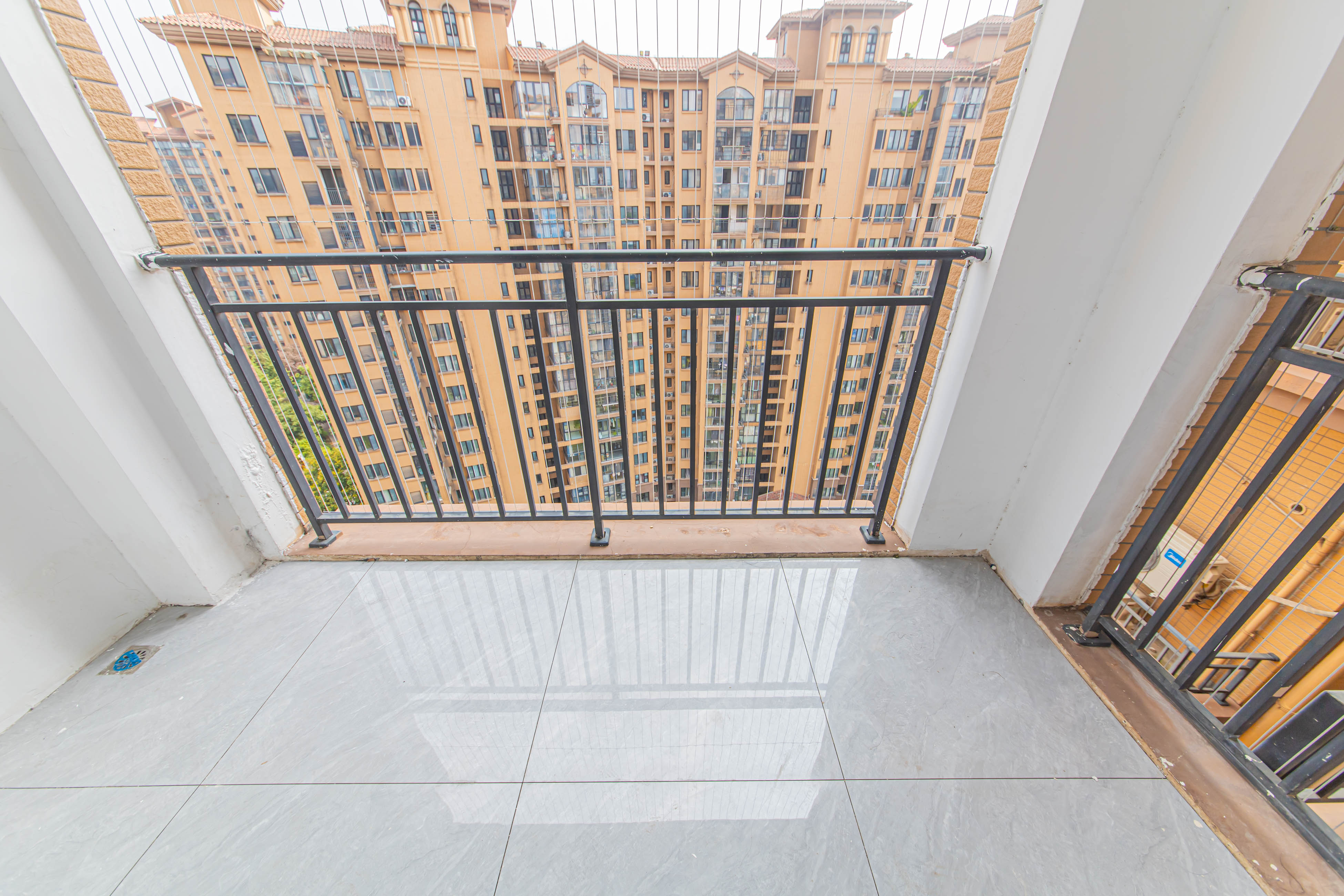 中信凯旋城（中信新城四期）  3室2厅1卫    64.8万阳台