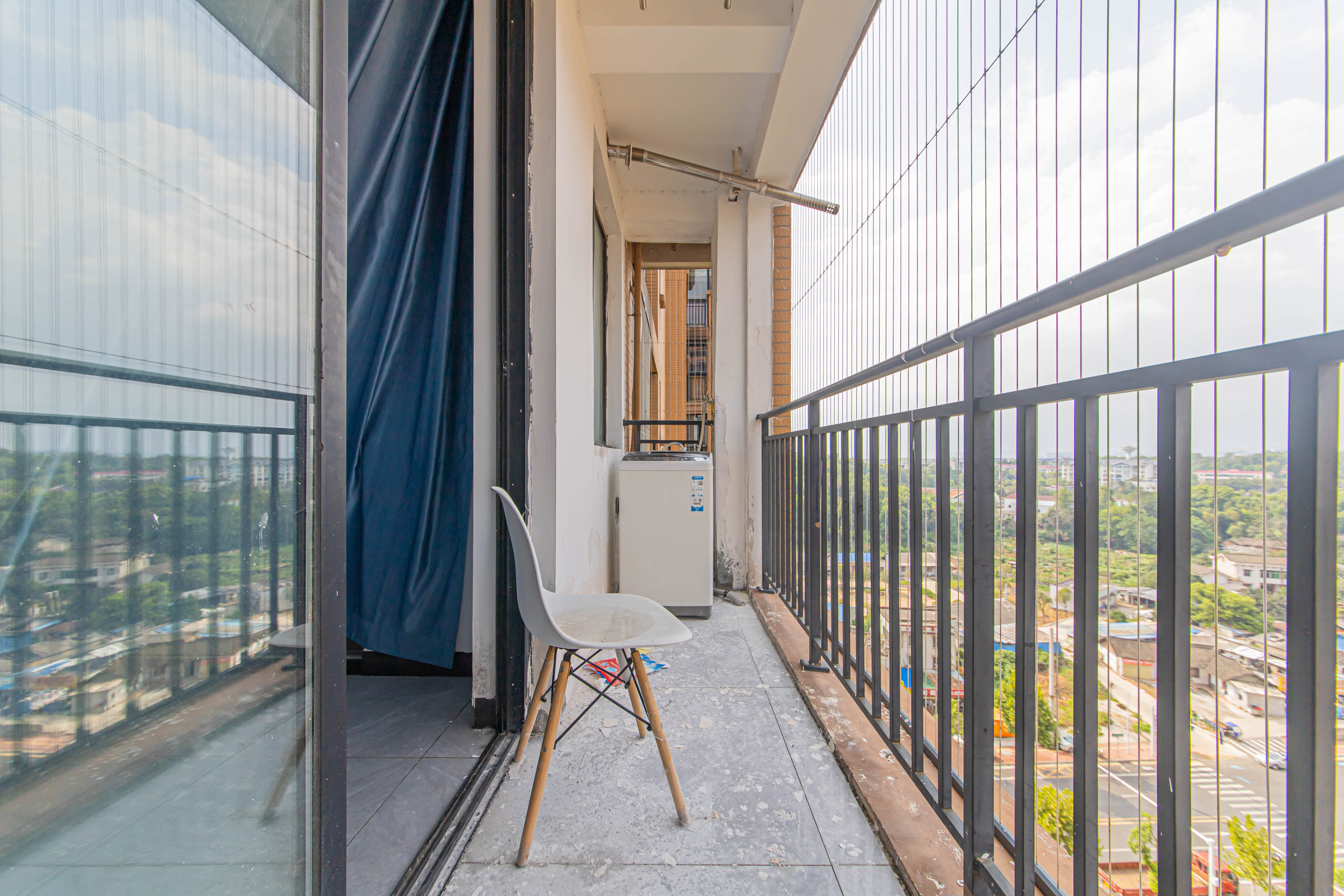 中信凯旋城（中信新城四期）  3室2厅1卫    64.8万阳台