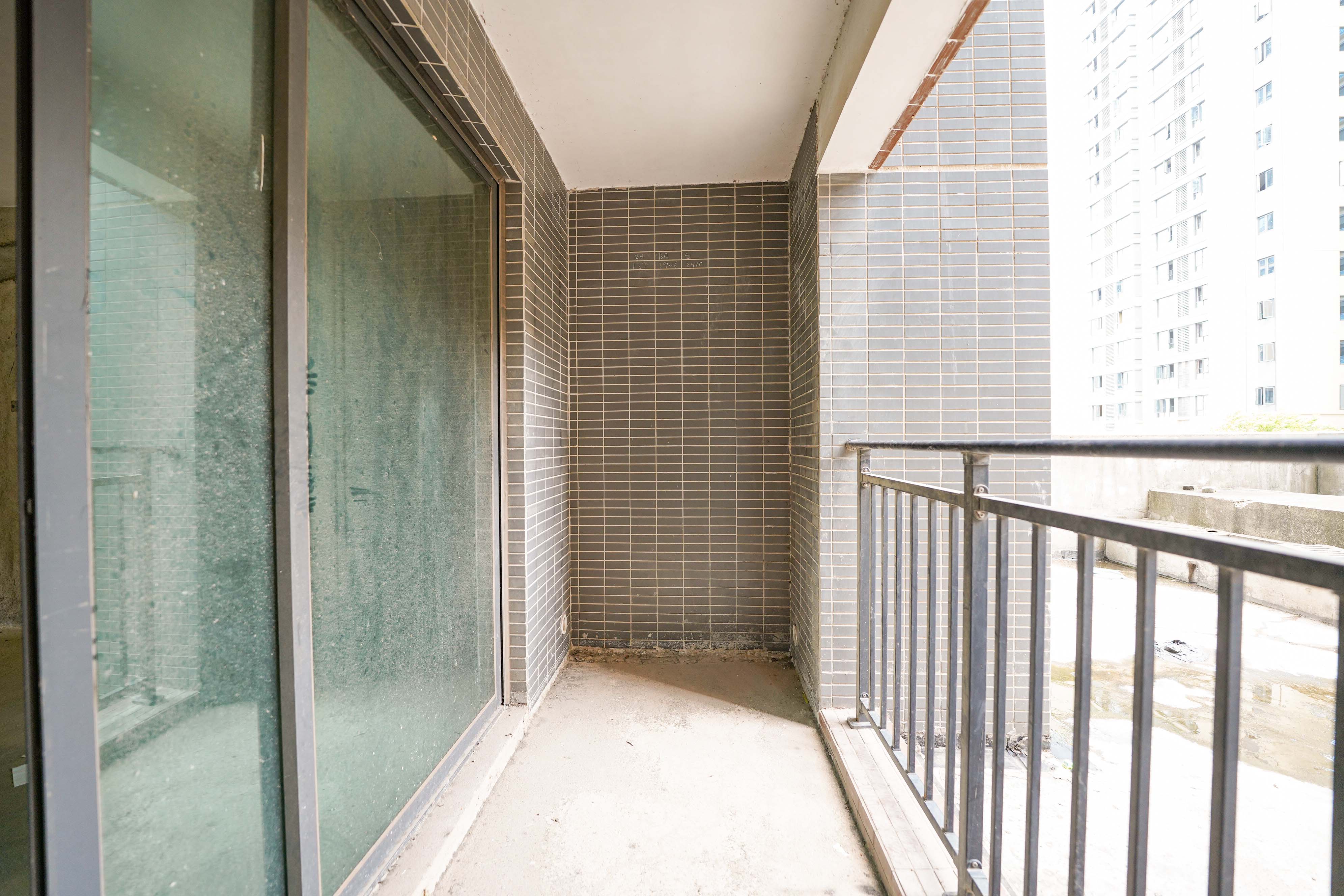 海伦堡爱ME城市 3室2厅2卫 80.0万 海伦堡爱ME城市 3室2厅2卫 80.0万阳台