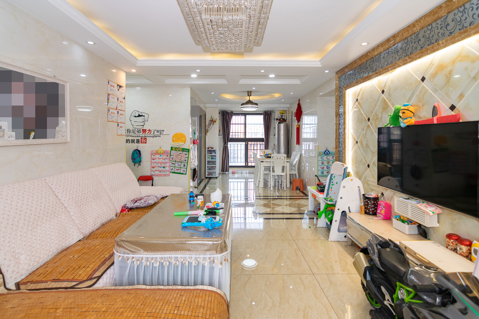 新城国际花都 3室2厅2卫 91.9万 新城国际花都 3室2厅2卫 91.9万客厅