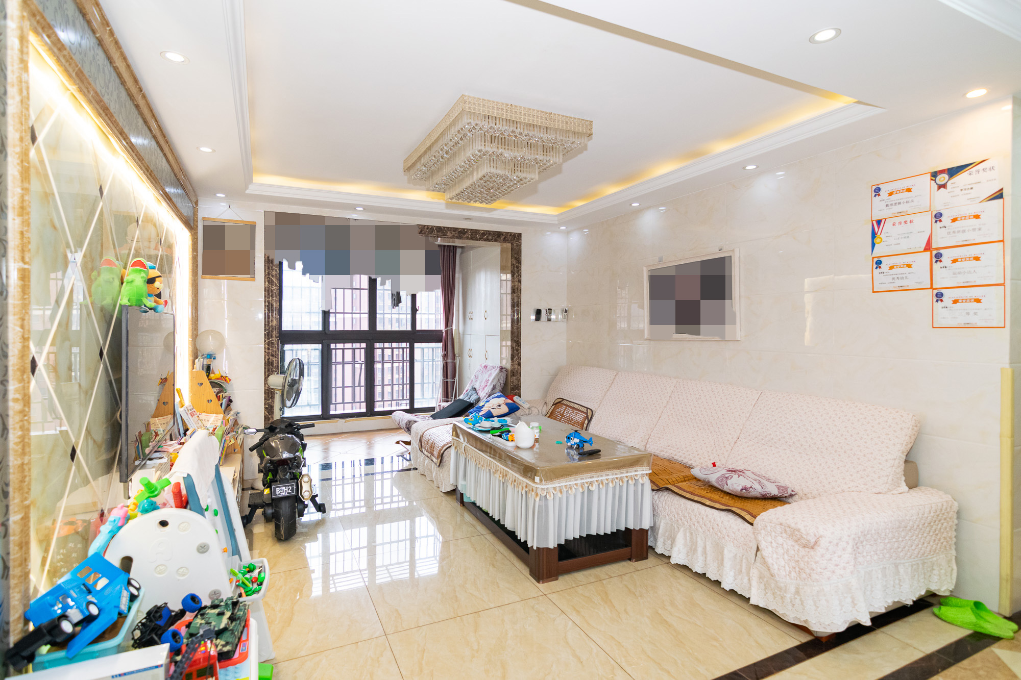 新城国际花都 3室2厅2卫 91.9万 新城国际花都 3室2厅2卫 91.9万客厅