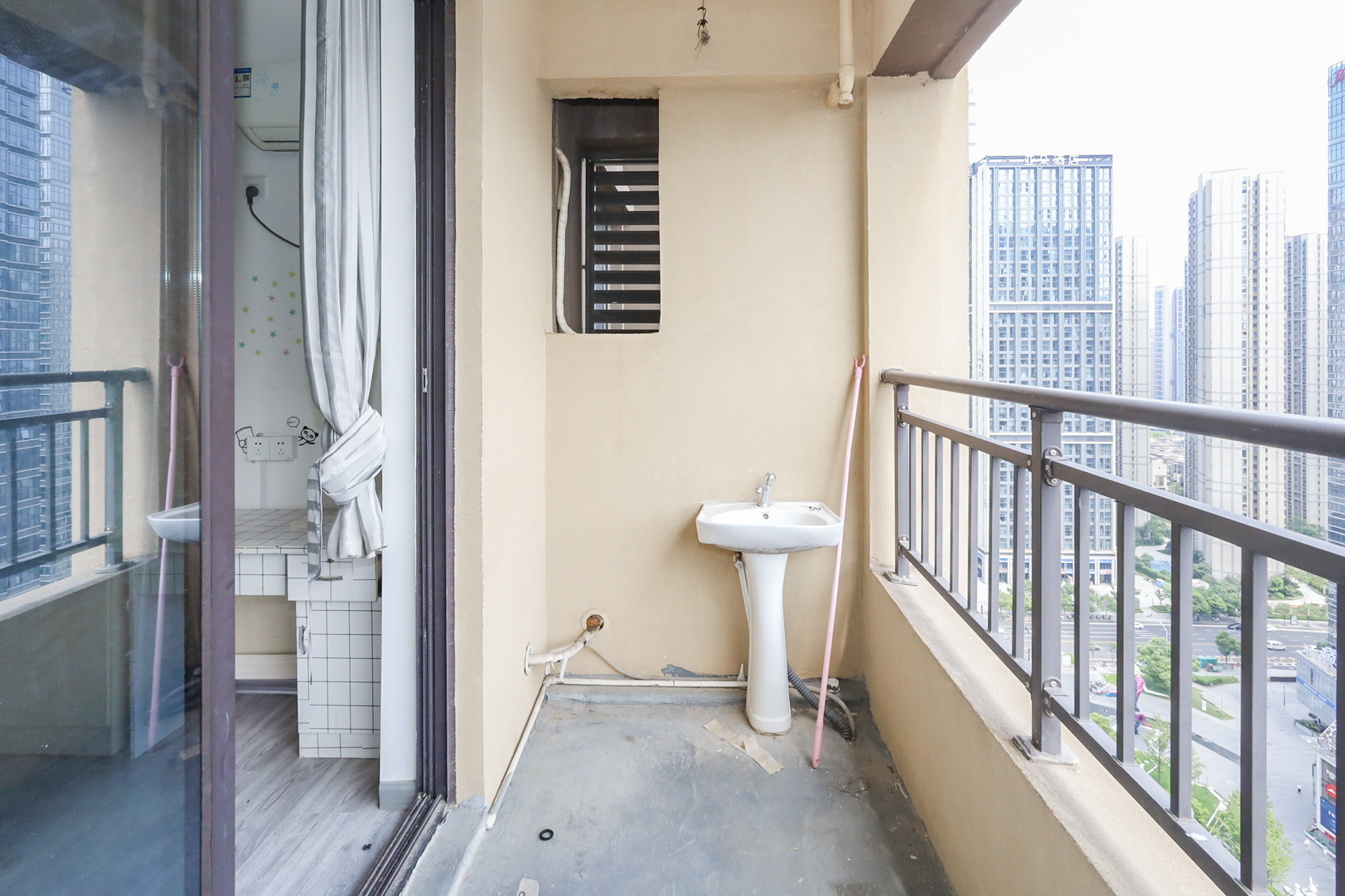 协信星澜汇  4室2厅1卫   120.00万阳台