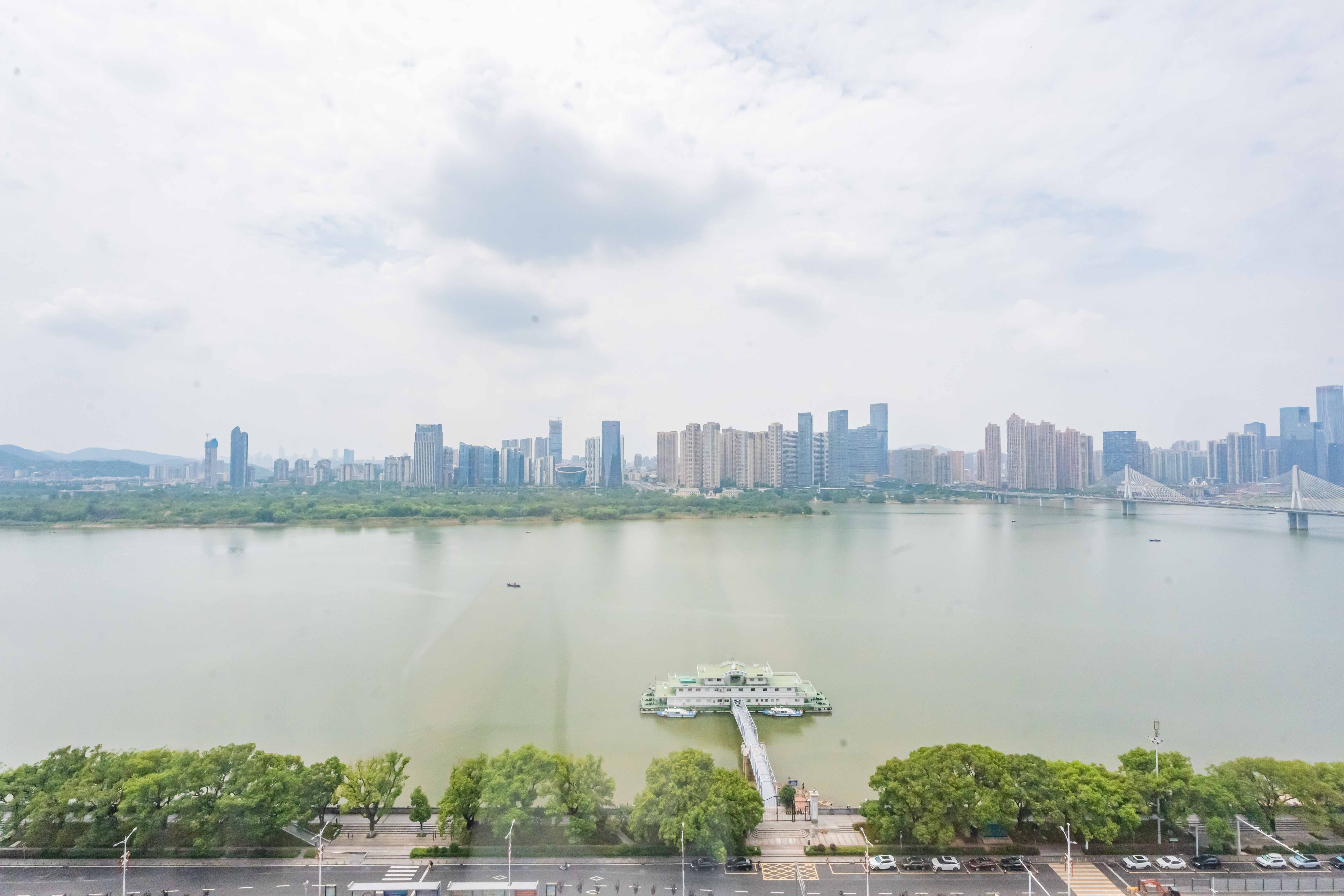 凯乐国际城  4室2厅2卫   295.00万其他