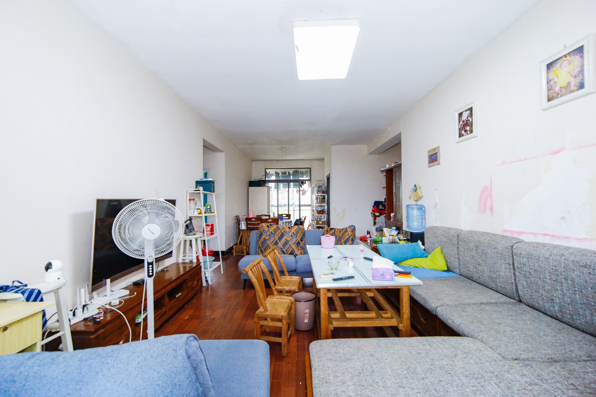 上海城小区 2室2厅1卫 99.8万 上海城小区 2室2厅1卫 99.8万客厅