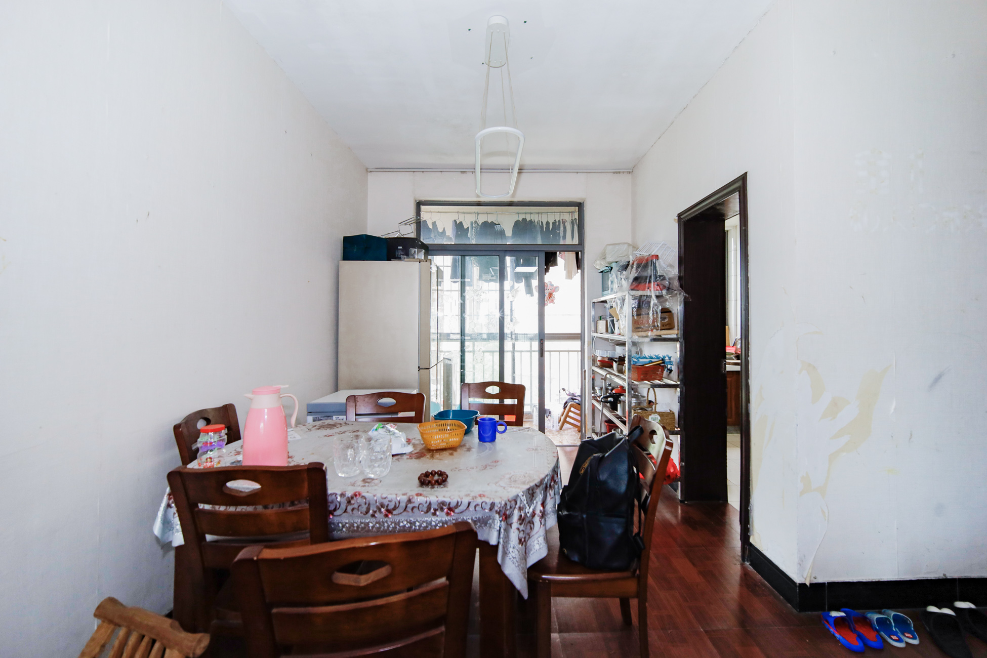 上海城小区 2室2厅1卫 99.8万 上海城小区 2室2厅1卫 99.8万客厅