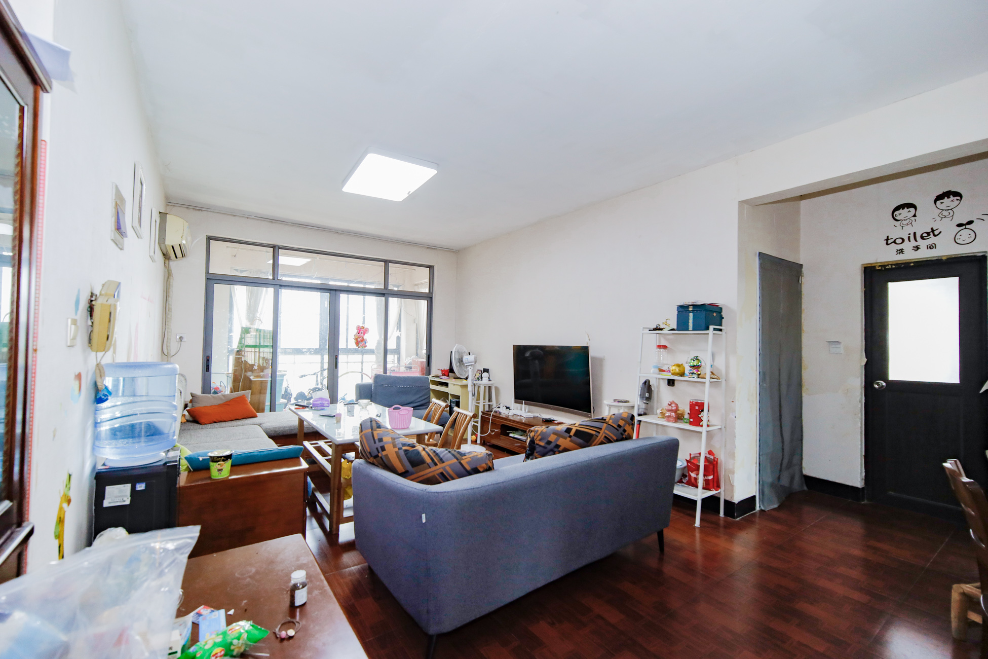 上海城小区 2室2厅1卫 99.8万 上海城小区 2室2厅1卫 99.8万客厅