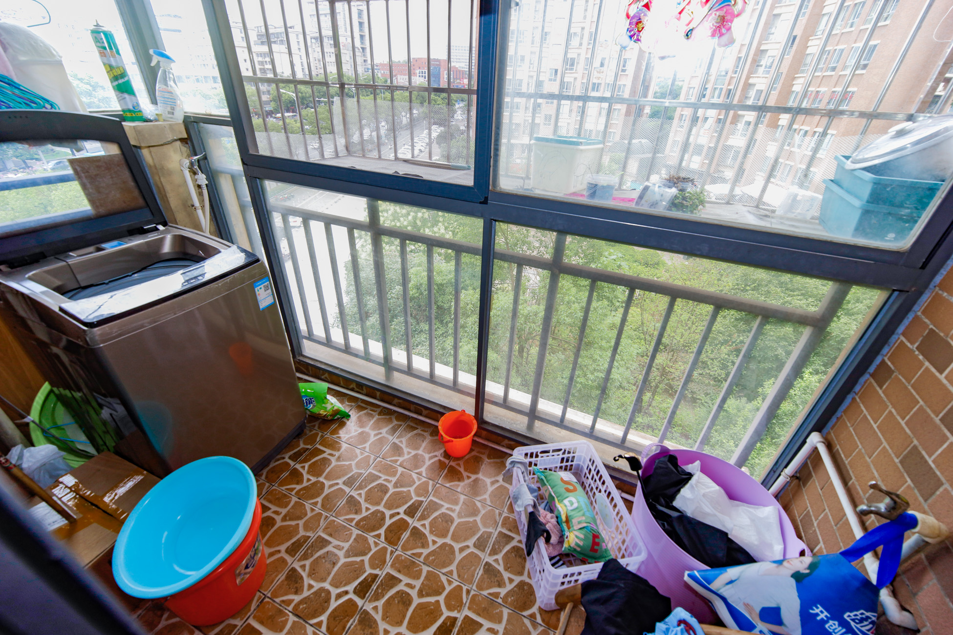 上海城小区 2室2厅1卫 99.8万 上海城小区 2室2厅1卫 99.8万阳台