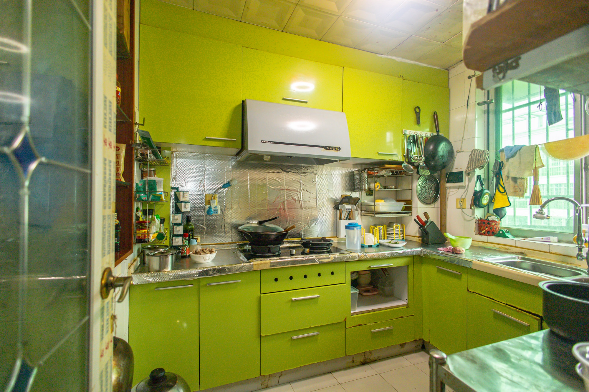 中南汽车世界  3室2厅1卫    46.6万厨房