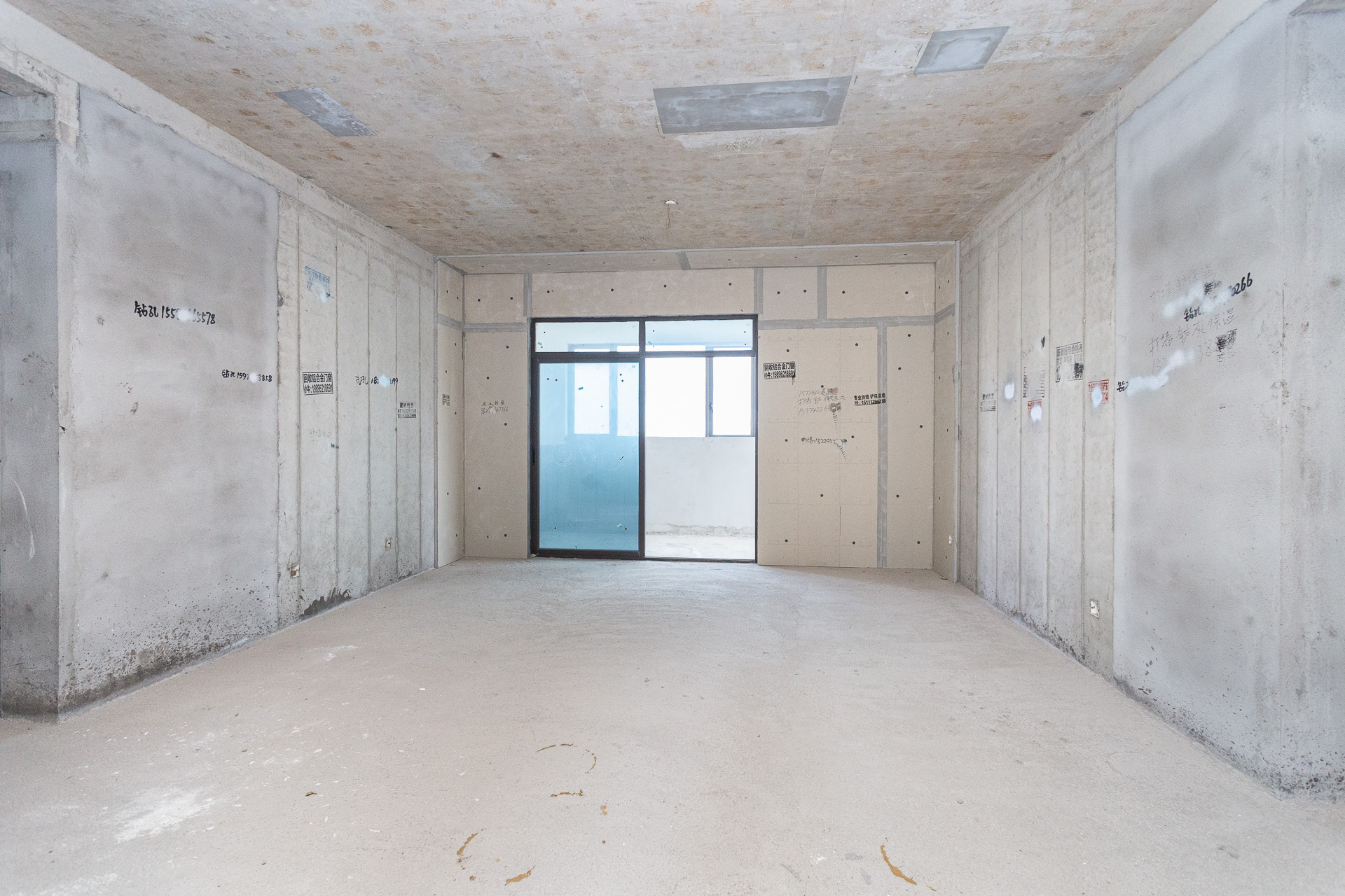 润和湘江天地E区  4室2厅2卫    199.98万 润和湘江天地E区  4室2厅2卫    199.98万客厅