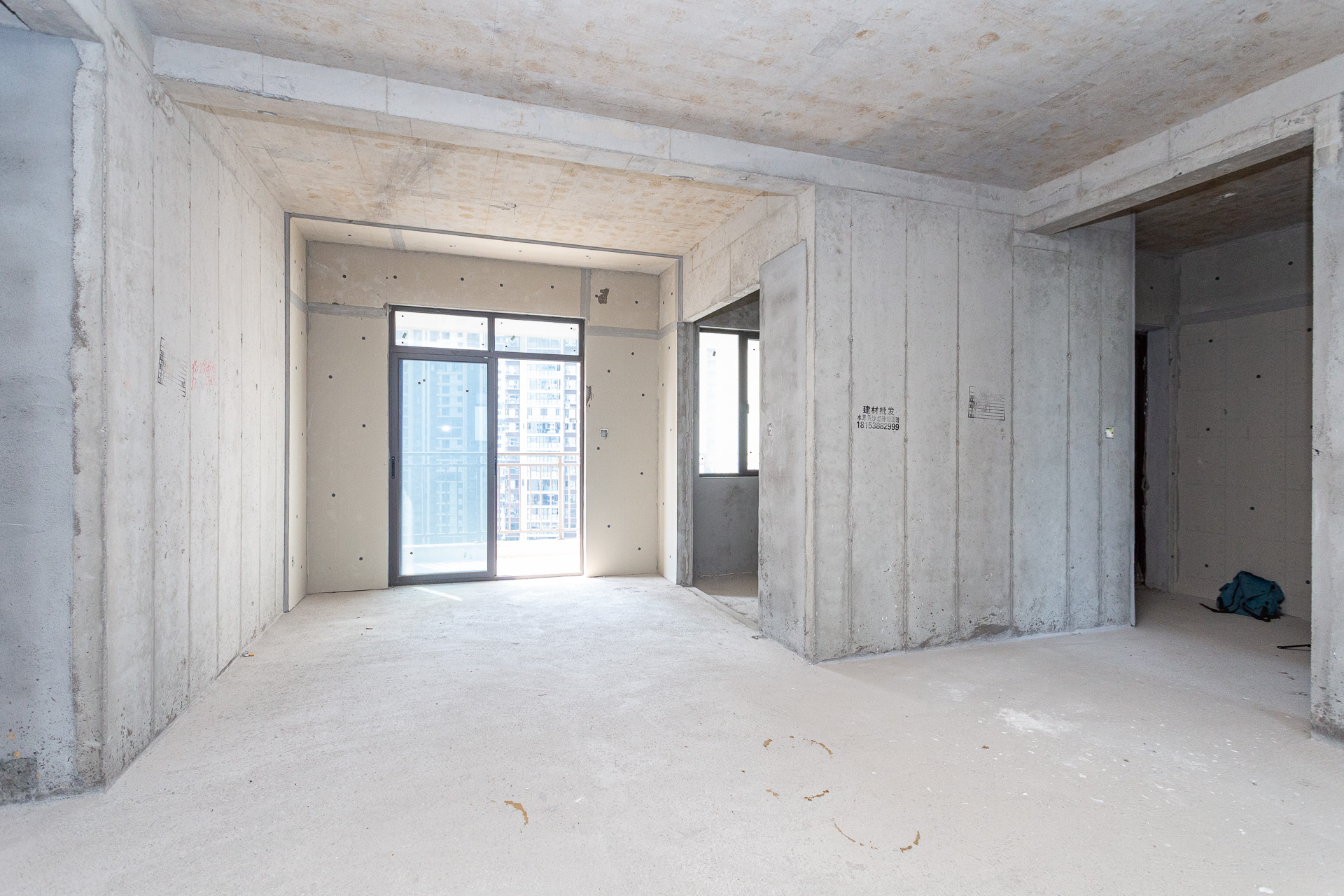 润和湘江天地E区  4室2厅2卫    199.98万 润和湘江天地E区  4室2厅2卫    199.98万客厅