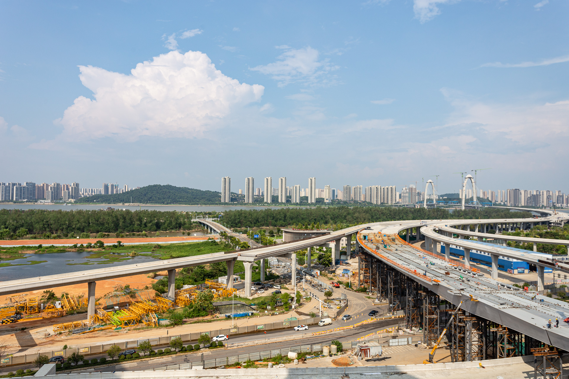 润和湘江天地E区  4室2厅2卫    199.98万 润和湘江天地E区  4室2厅2卫    199.98万其他