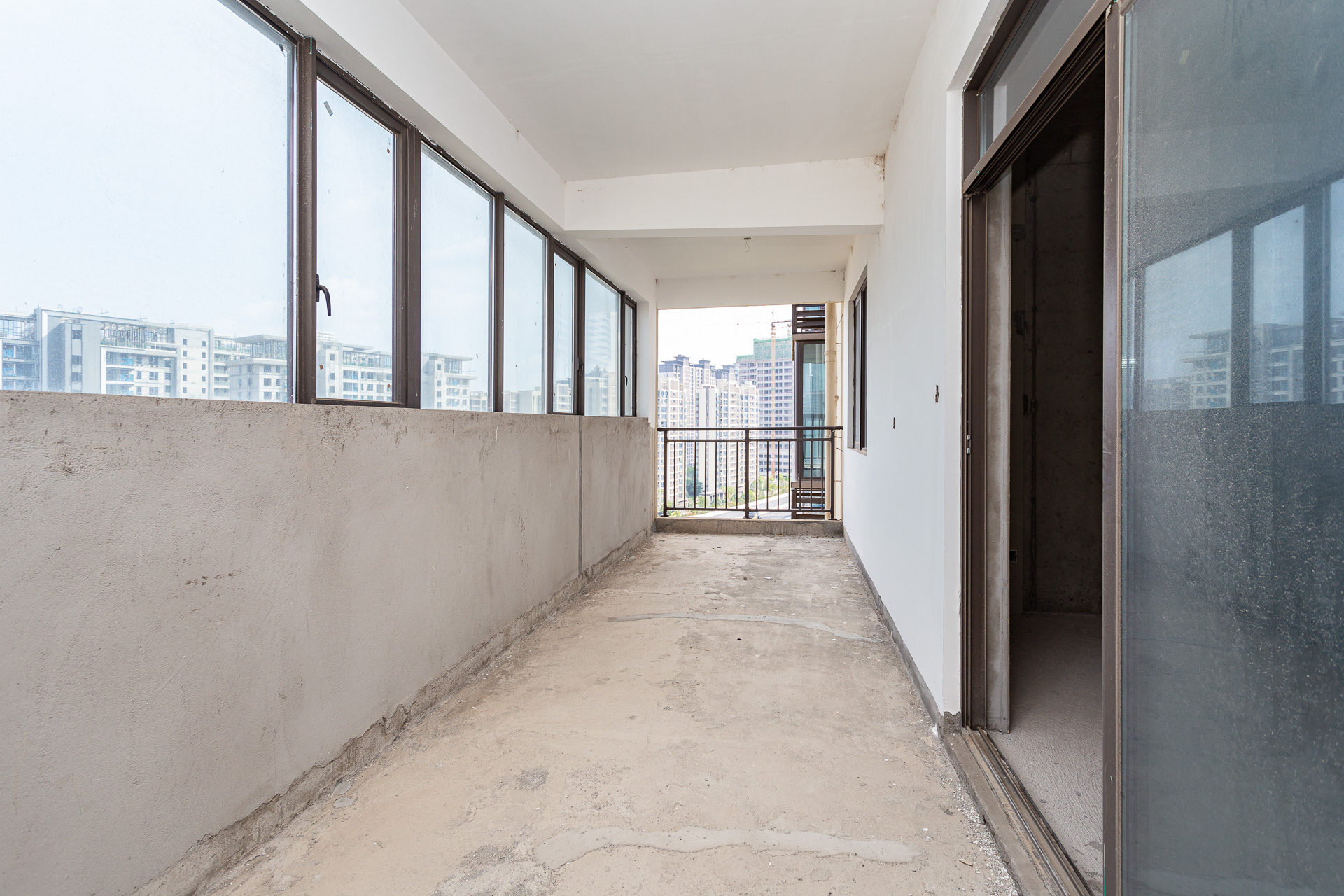 润和湘江天地E区  4室2厅2卫    199.98万 润和湘江天地E区  4室2厅2卫    199.98万阳台