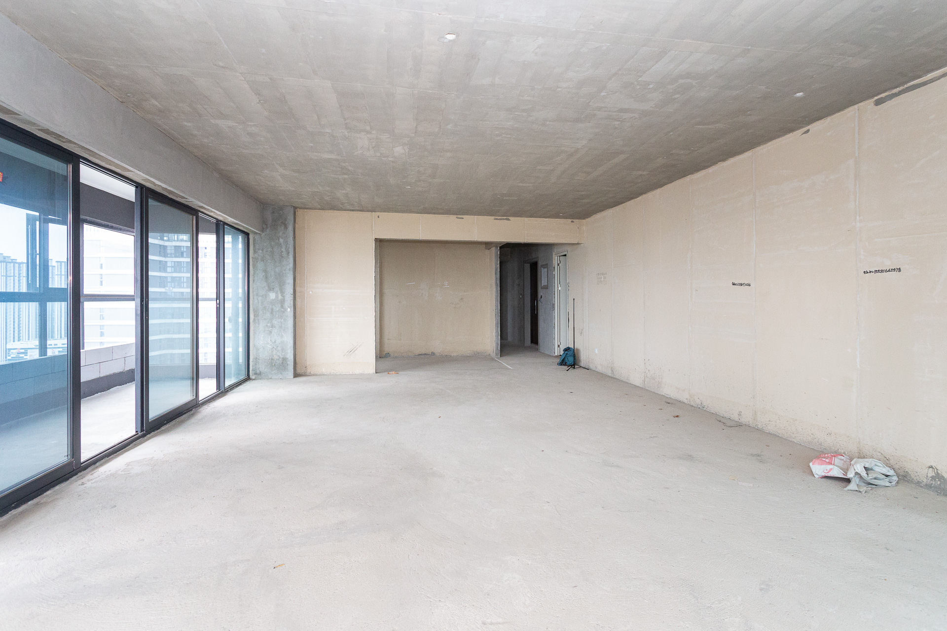 越秀湘江星汇城一期 4室2厅3卫 260.0万 越秀湘江星汇城一期 4室2厅3卫 260.0万客厅