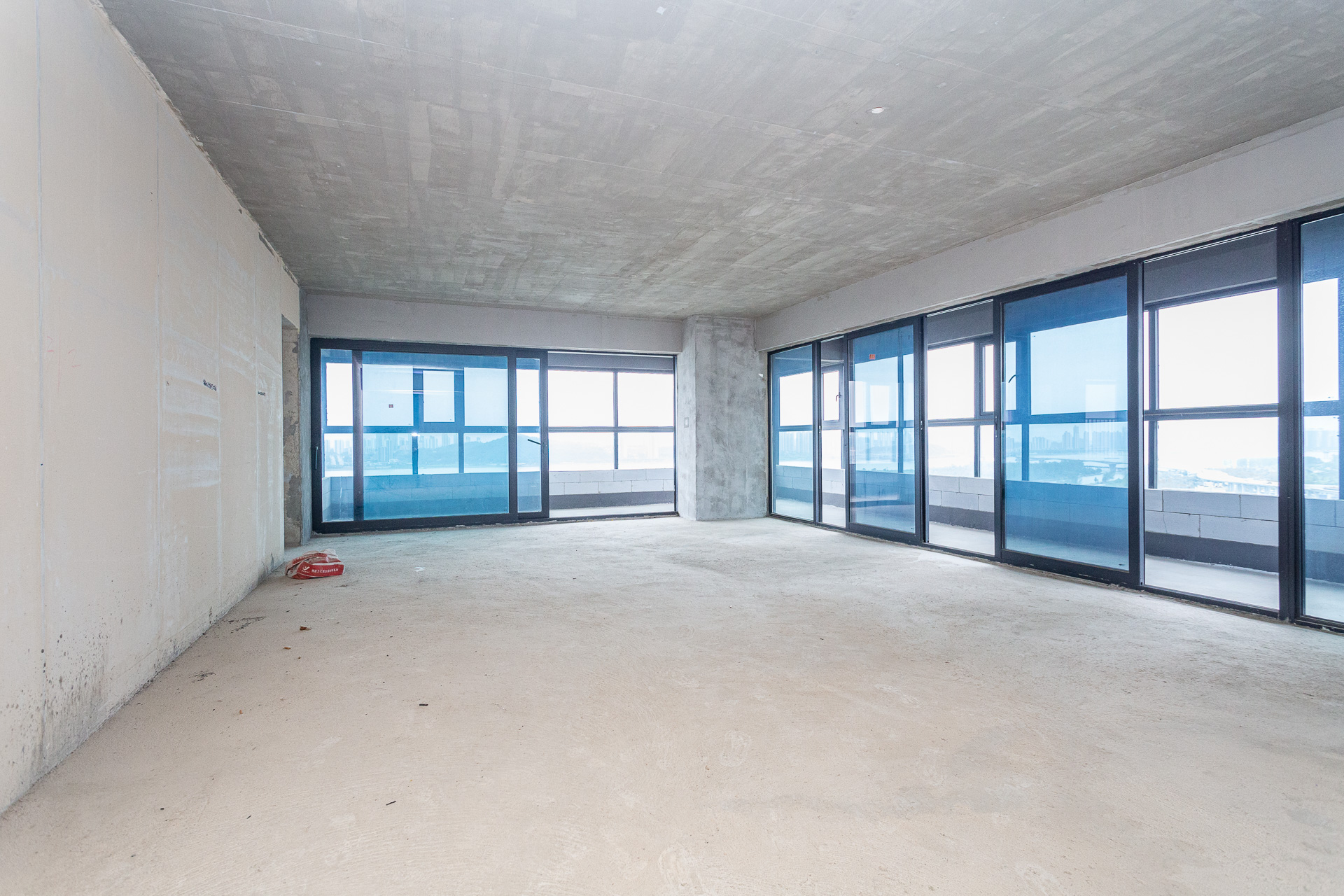 越秀湘江星汇城一期 4室2厅3卫 260.0万 越秀湘江星汇城一期 4室2厅3卫 260.0万客厅