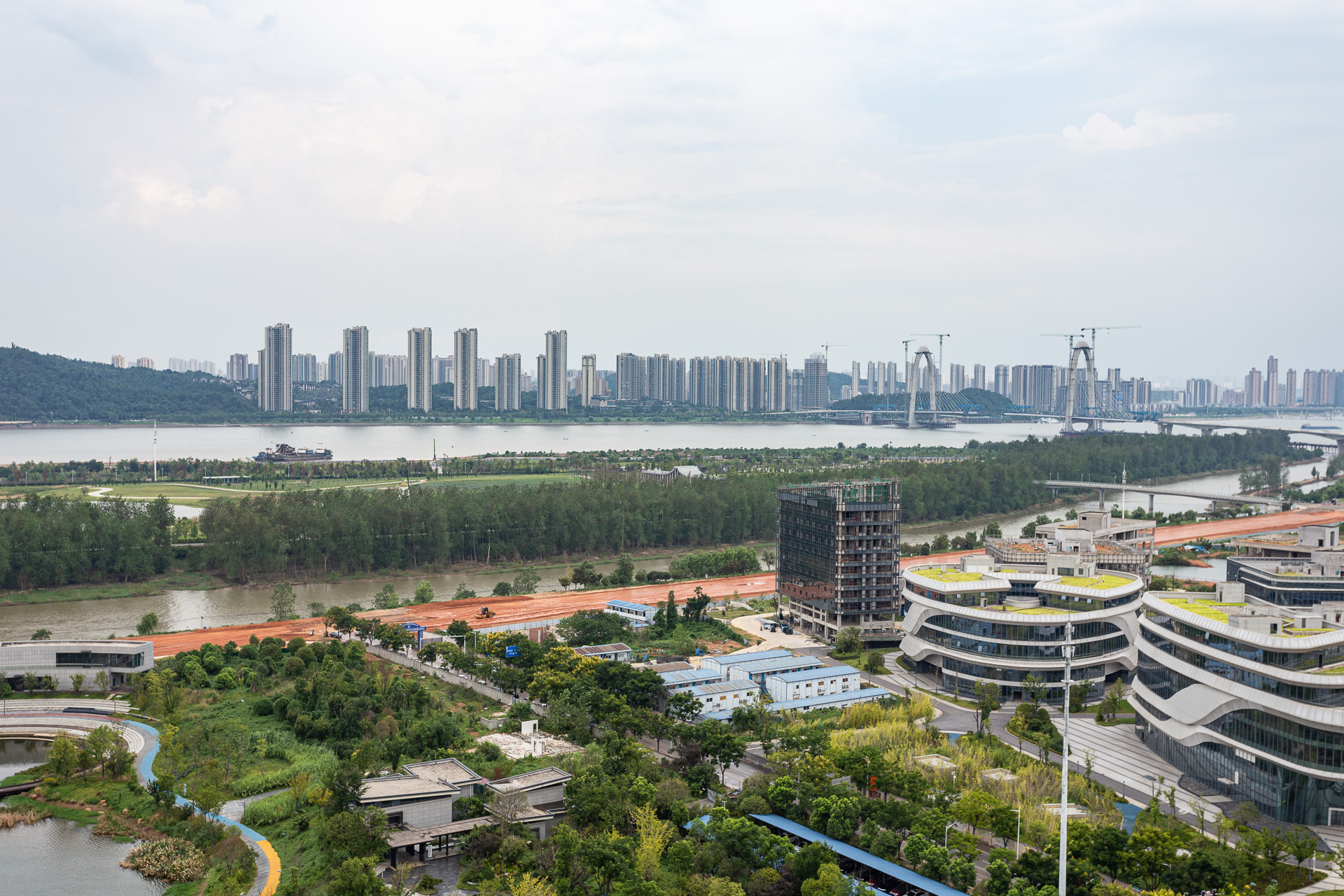 越秀湘江星汇城一期 4室2厅3卫 260.0万 越秀湘江星汇城一期 4室2厅3卫 260.0万其他