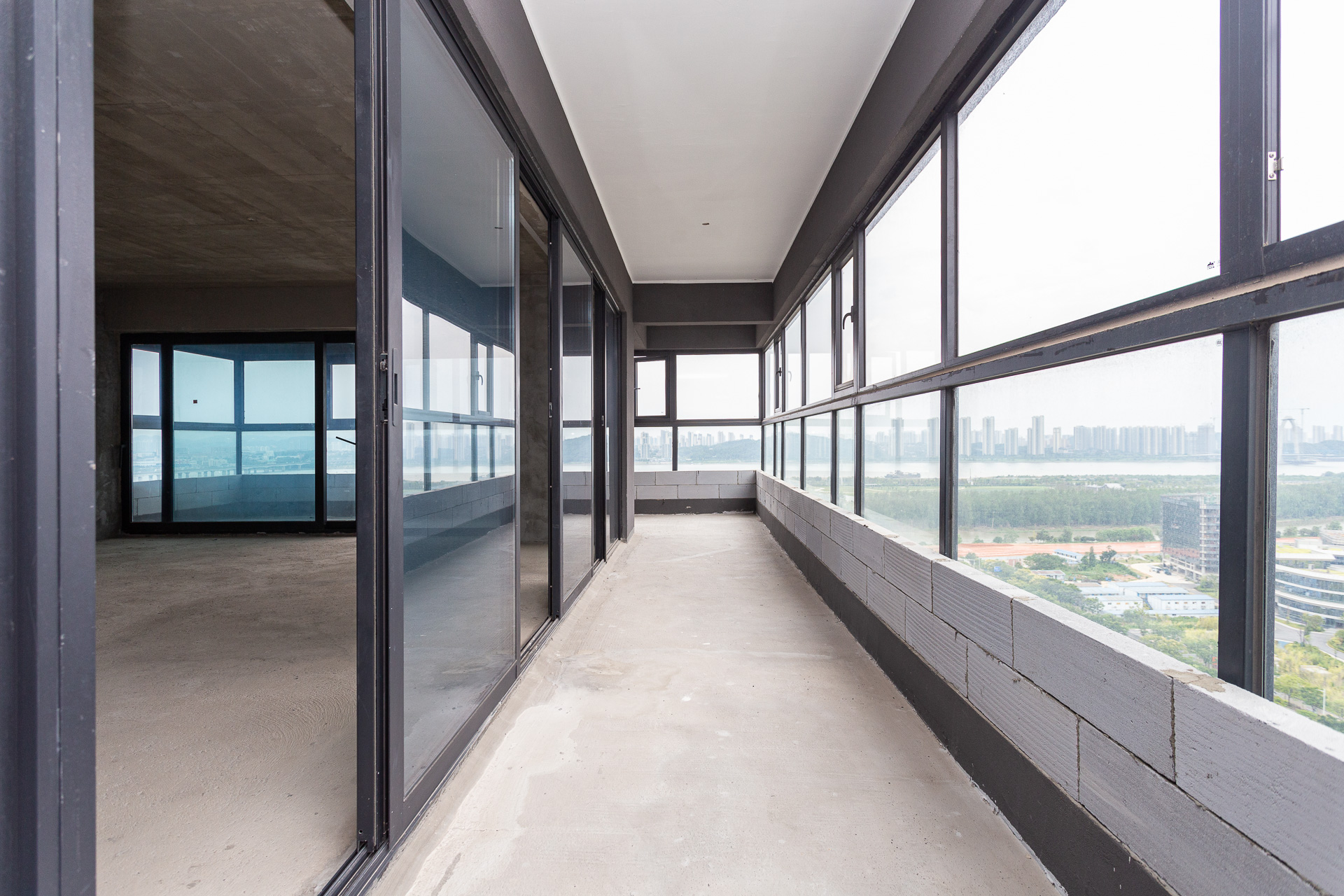 越秀湘江星汇城一期 4室2厅3卫 260.0万 越秀湘江星汇城一期 4室2厅3卫 260.0万阳台