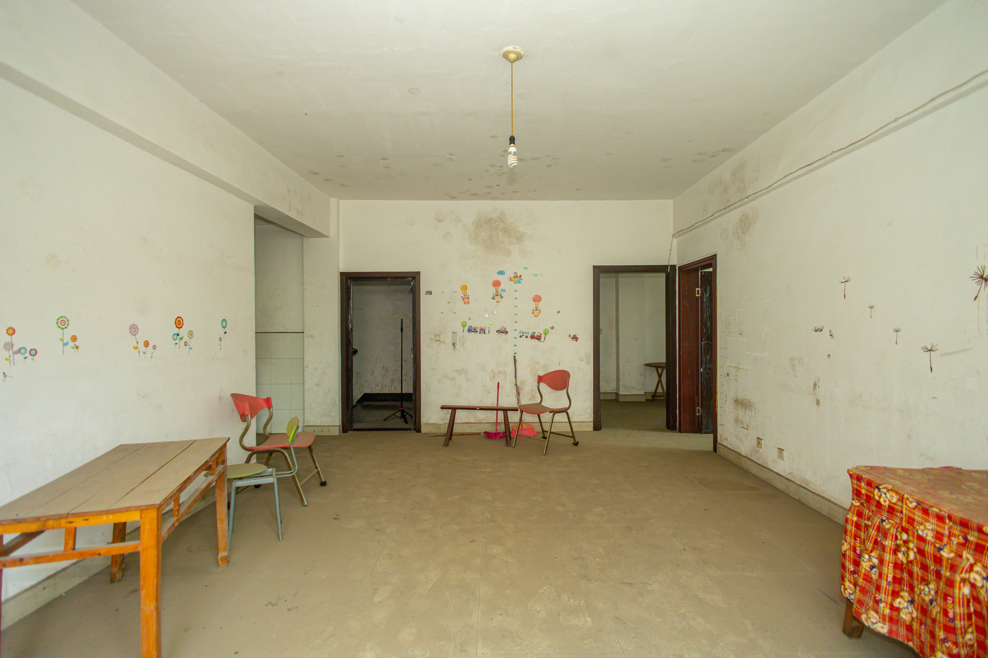 板桥小区  3室2厅2卫    49.8万客厅