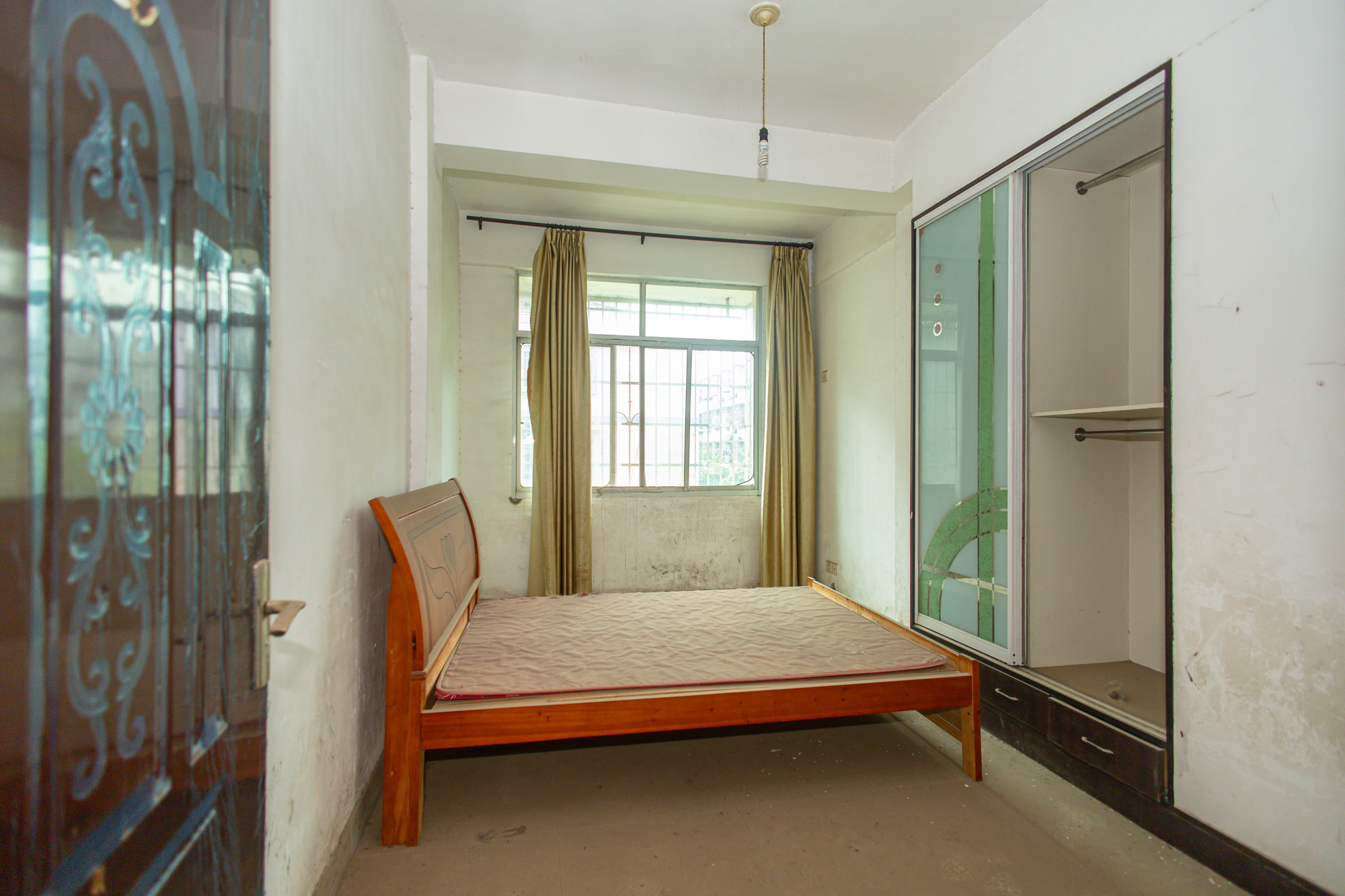 板桥小区  3室2厅2卫    49.8万卧室