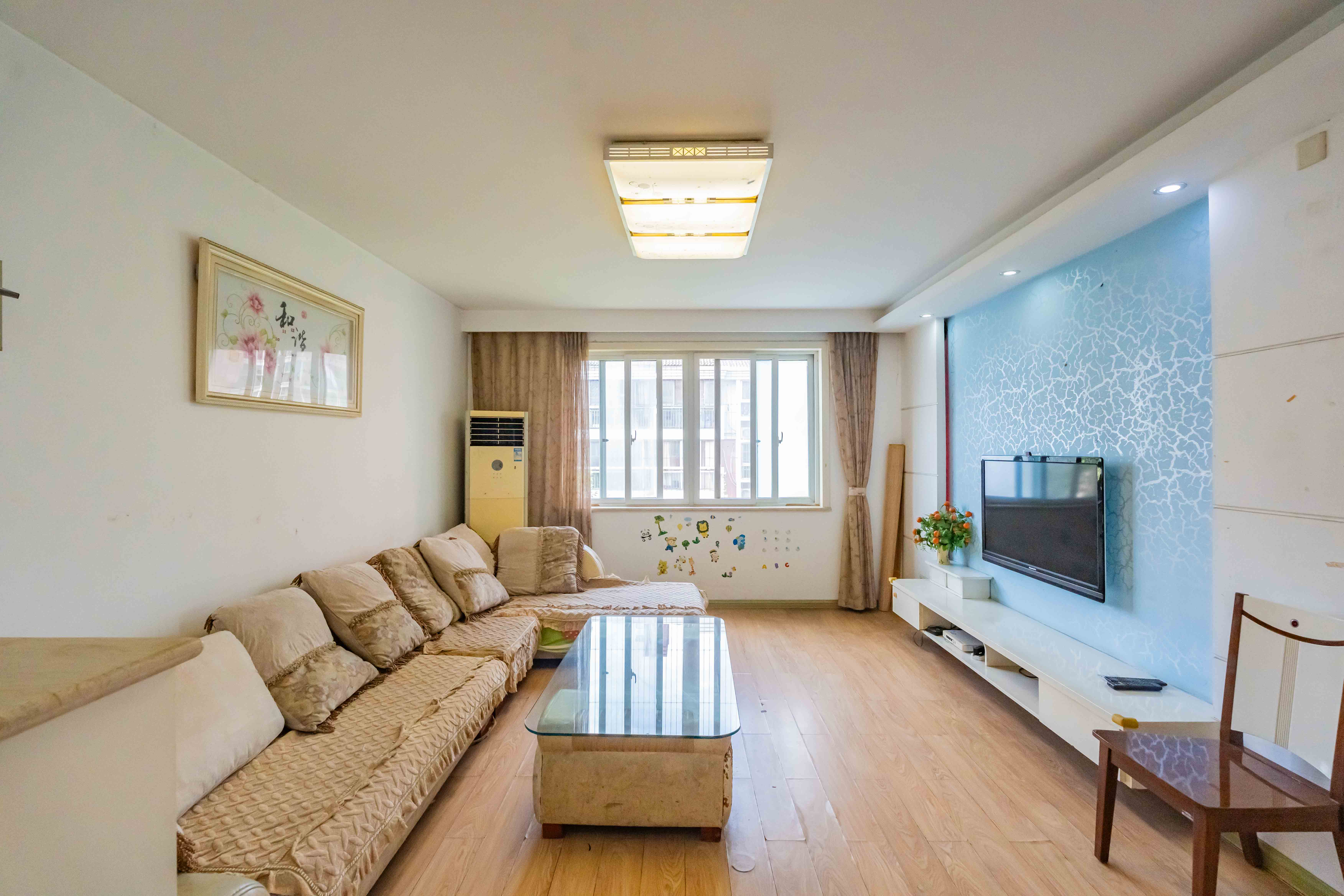 学府华庭 3室2厅2卫 75.0万 学府华庭 3室2厅2卫 75.0万客厅