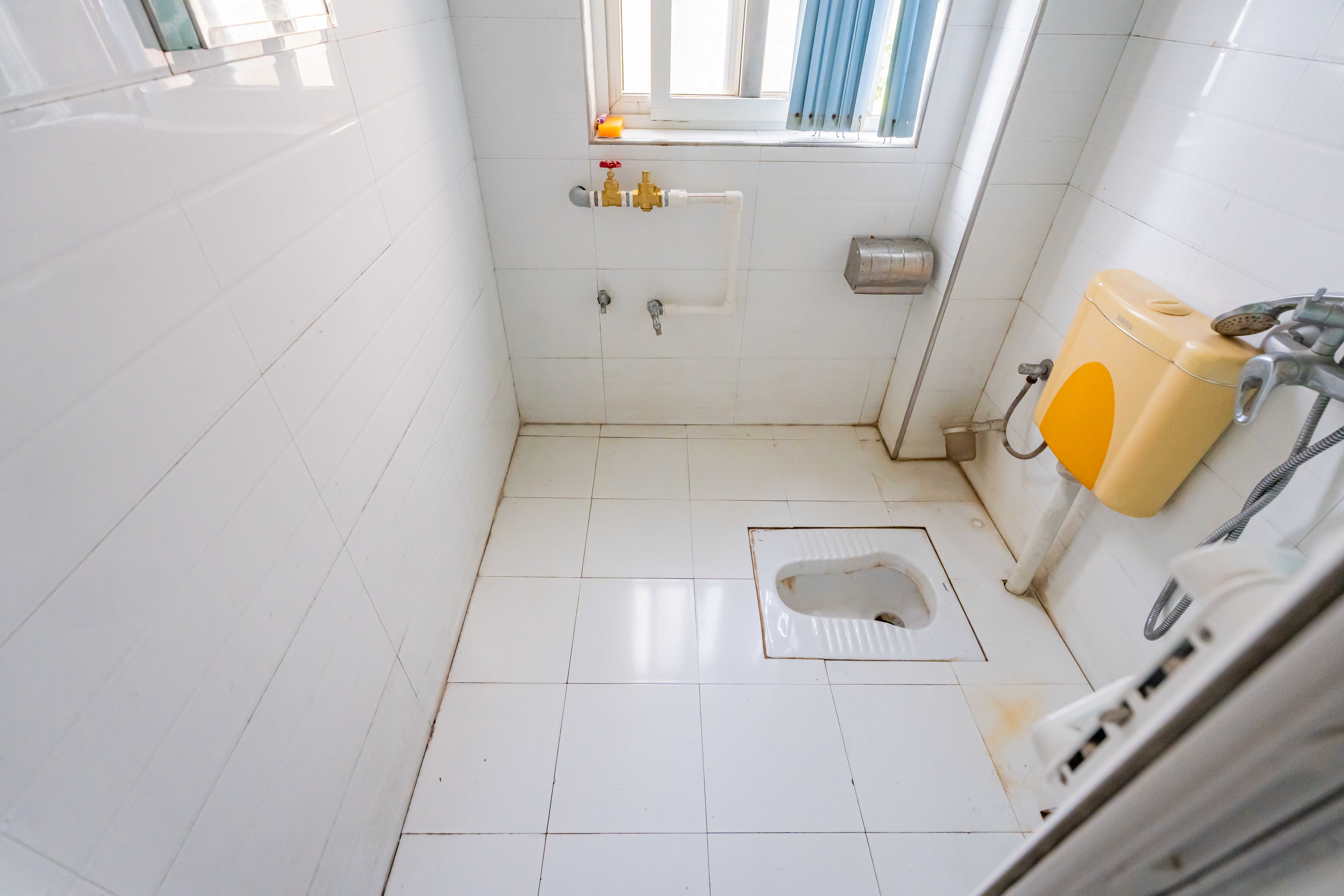 学府华庭 3室2厅2卫 75.0万 学府华庭 3室2厅2卫 75.0万卫生间