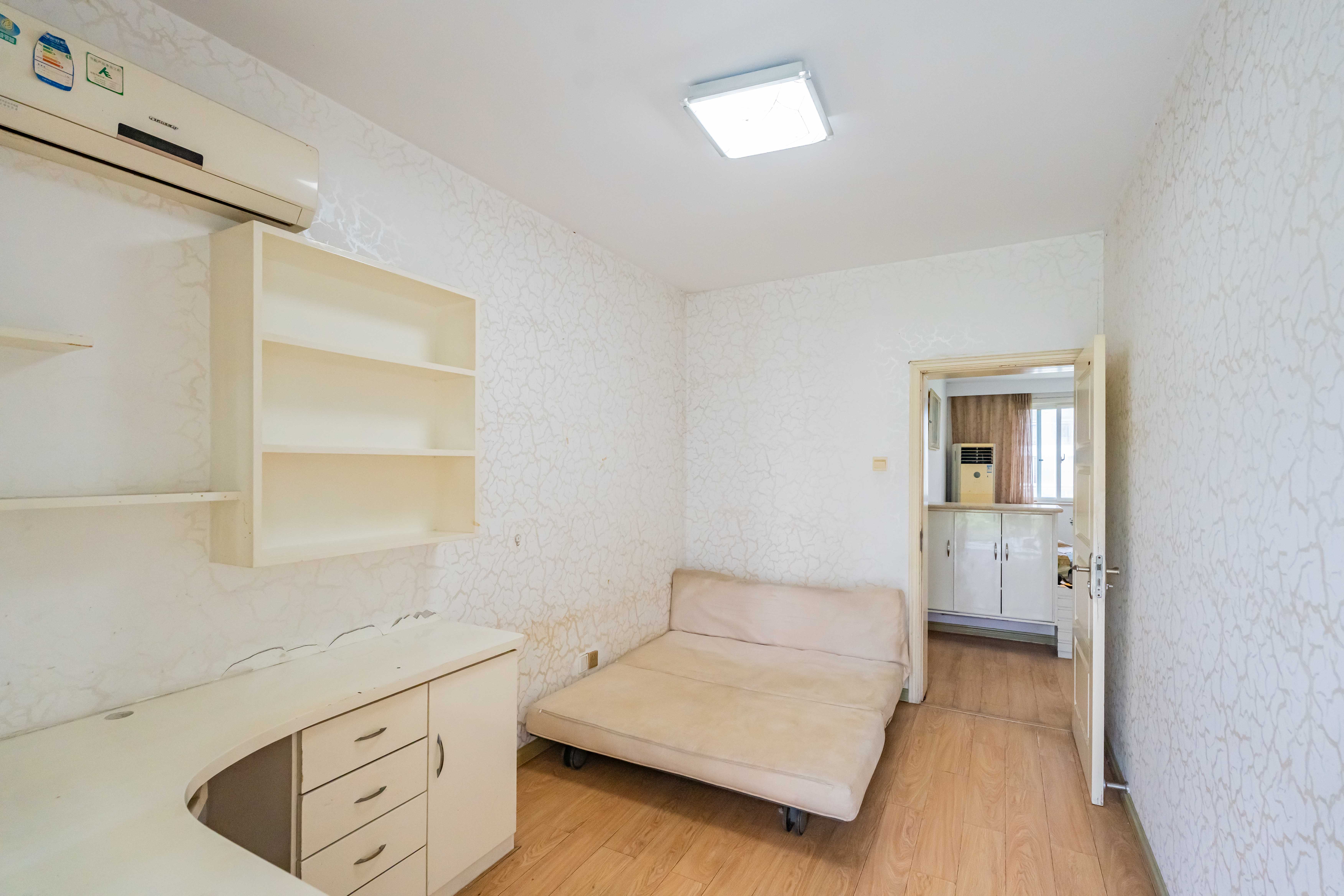 学府华庭 3室2厅2卫 75.0万 学府华庭 3室2厅2卫 75.0万卧室