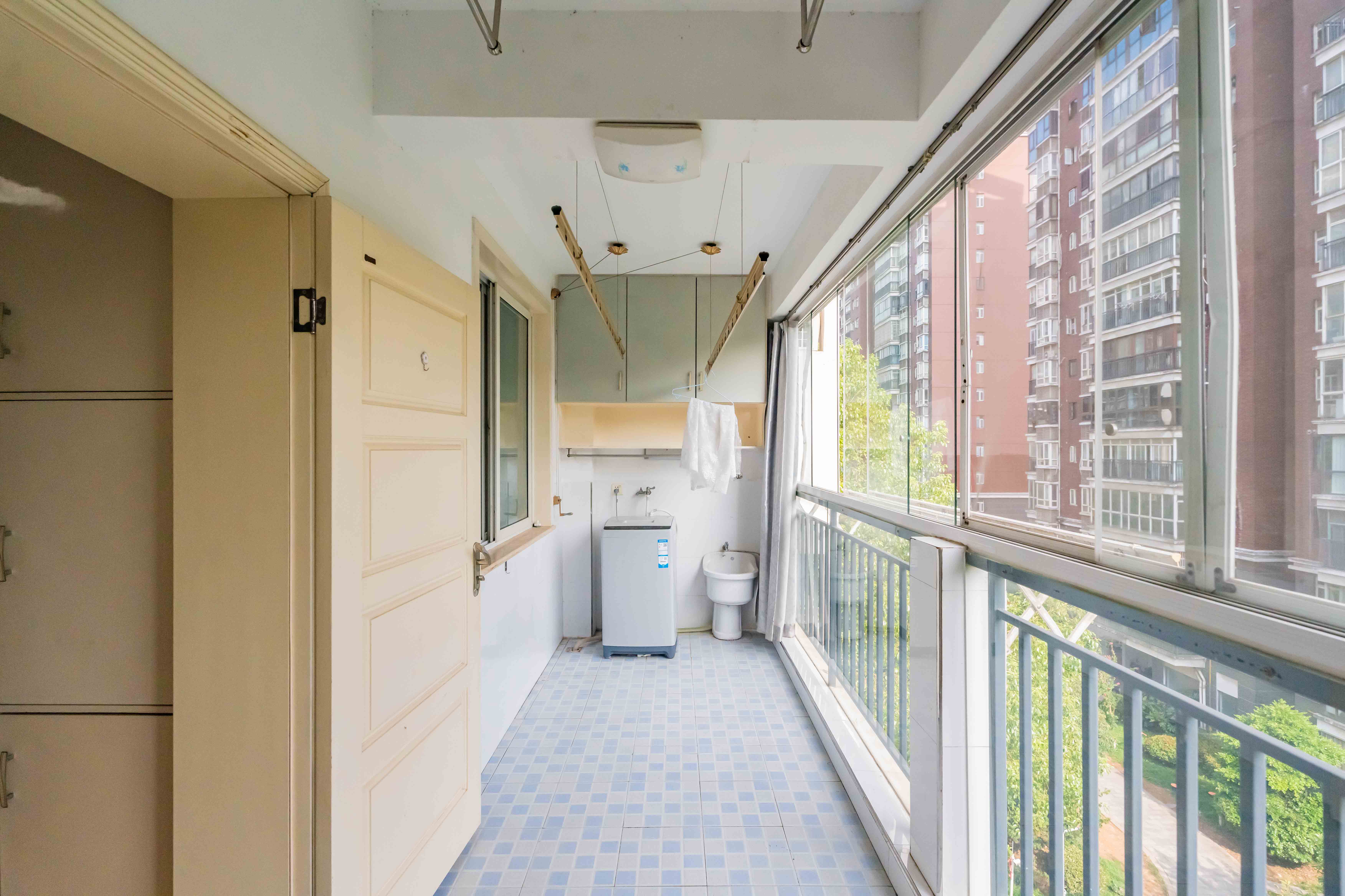 学府华庭 3室2厅2卫 75.0万 学府华庭 3室2厅2卫 75.0万阳台