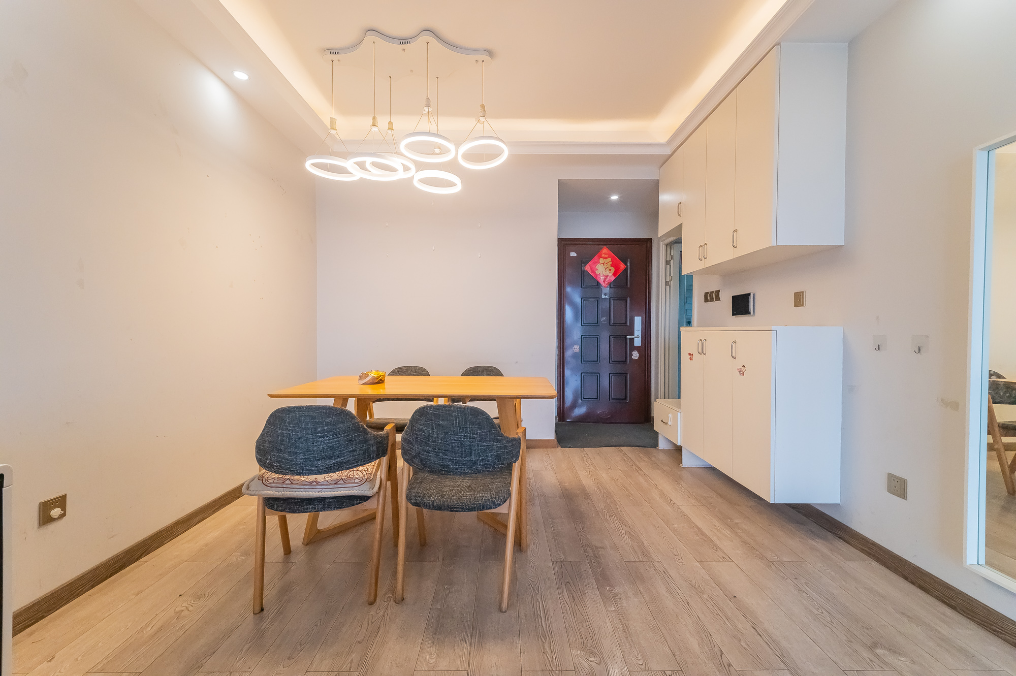 深业睿城 2室2厅1卫 56.0万 深业睿城 2室2厅1卫 56.0万客厅