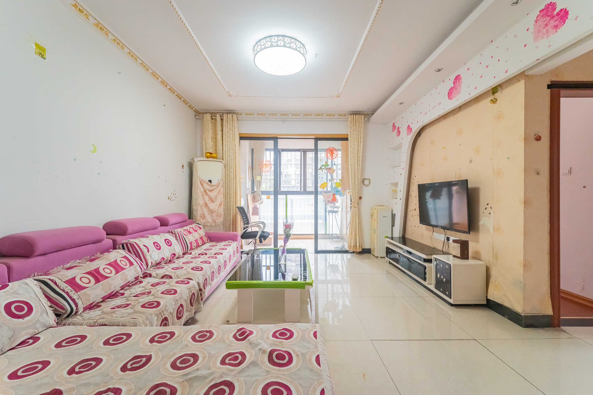 华润凤凰城二期 2室2厅1卫 75.8万 华润凤凰城二期 2室2厅1卫 75.8万客厅