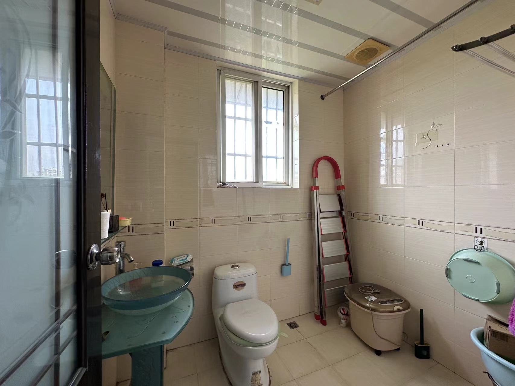 康和山庄 3室2厅2卫 38.0万 康和山庄 3室2厅2卫 38.0万室内图