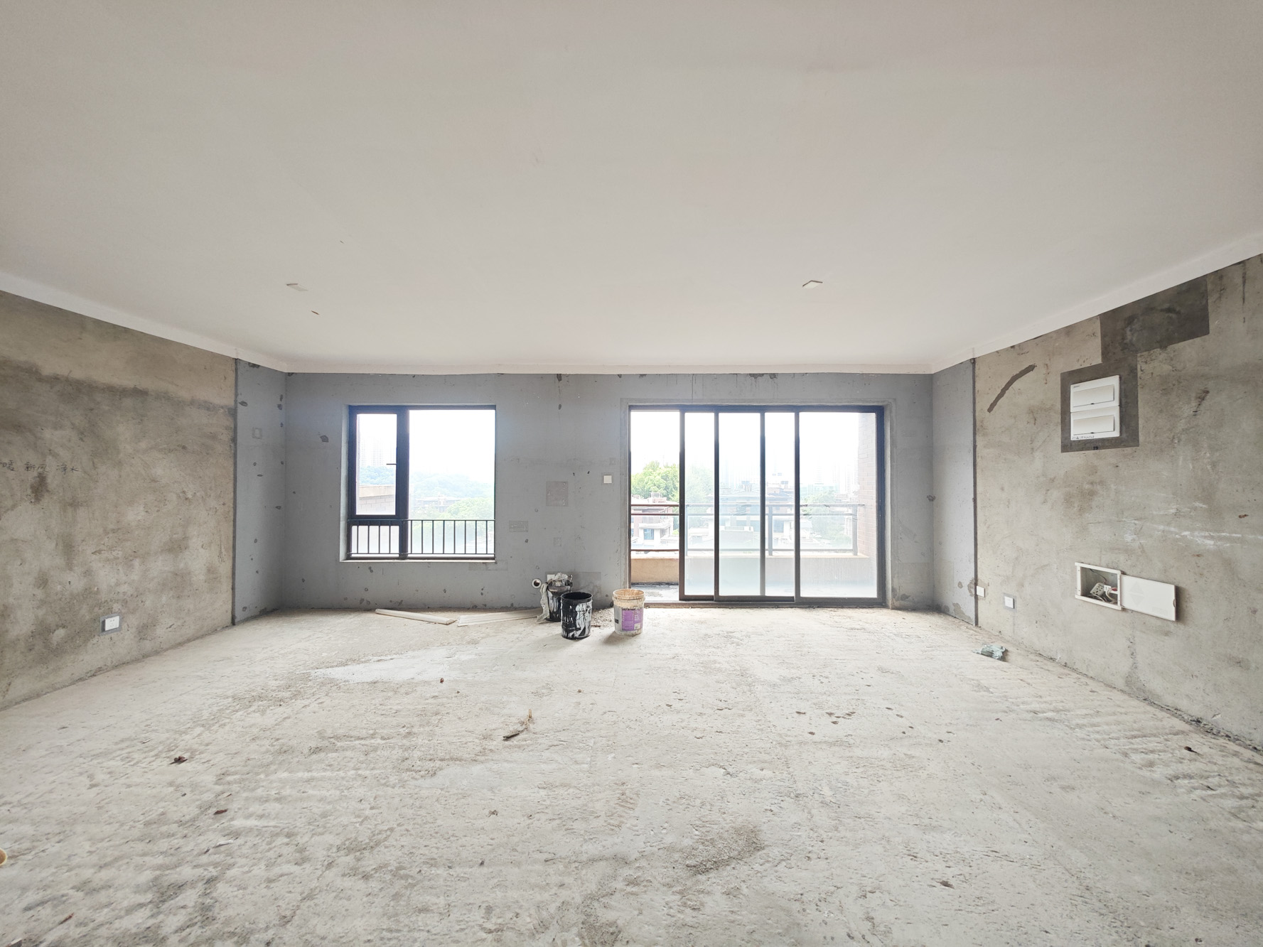 保利城(中航城国际社区、郡原美村) 4室2厅2卫 260.0万 保利城(中航城国际社区、郡原美村) 4室2厅2卫 260.0万客厅