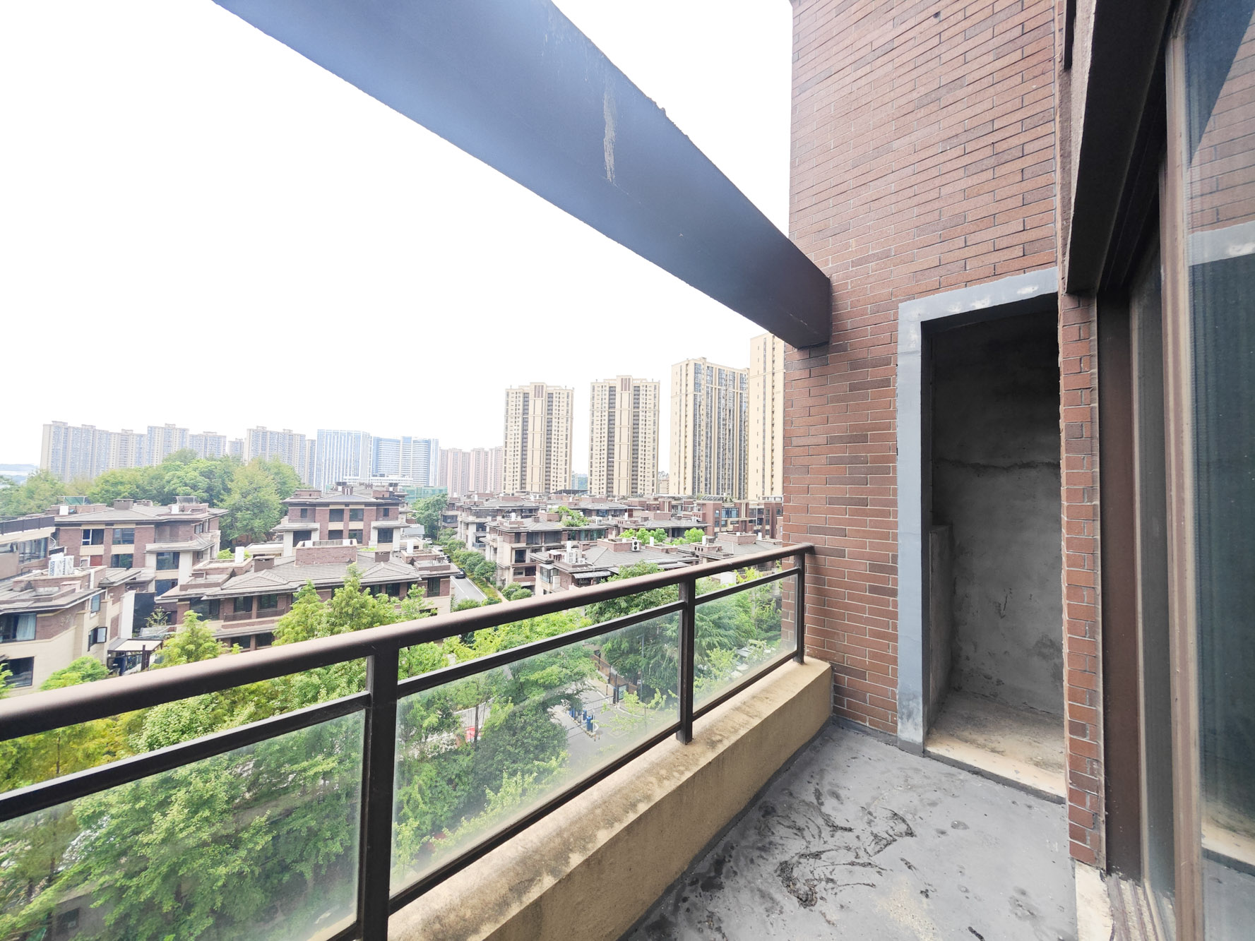 保利城(中航城国际社区、郡原美村) 4室2厅2卫 260.0万 保利城(中航城国际社区、郡原美村) 4室2厅2卫 260.0万阳台