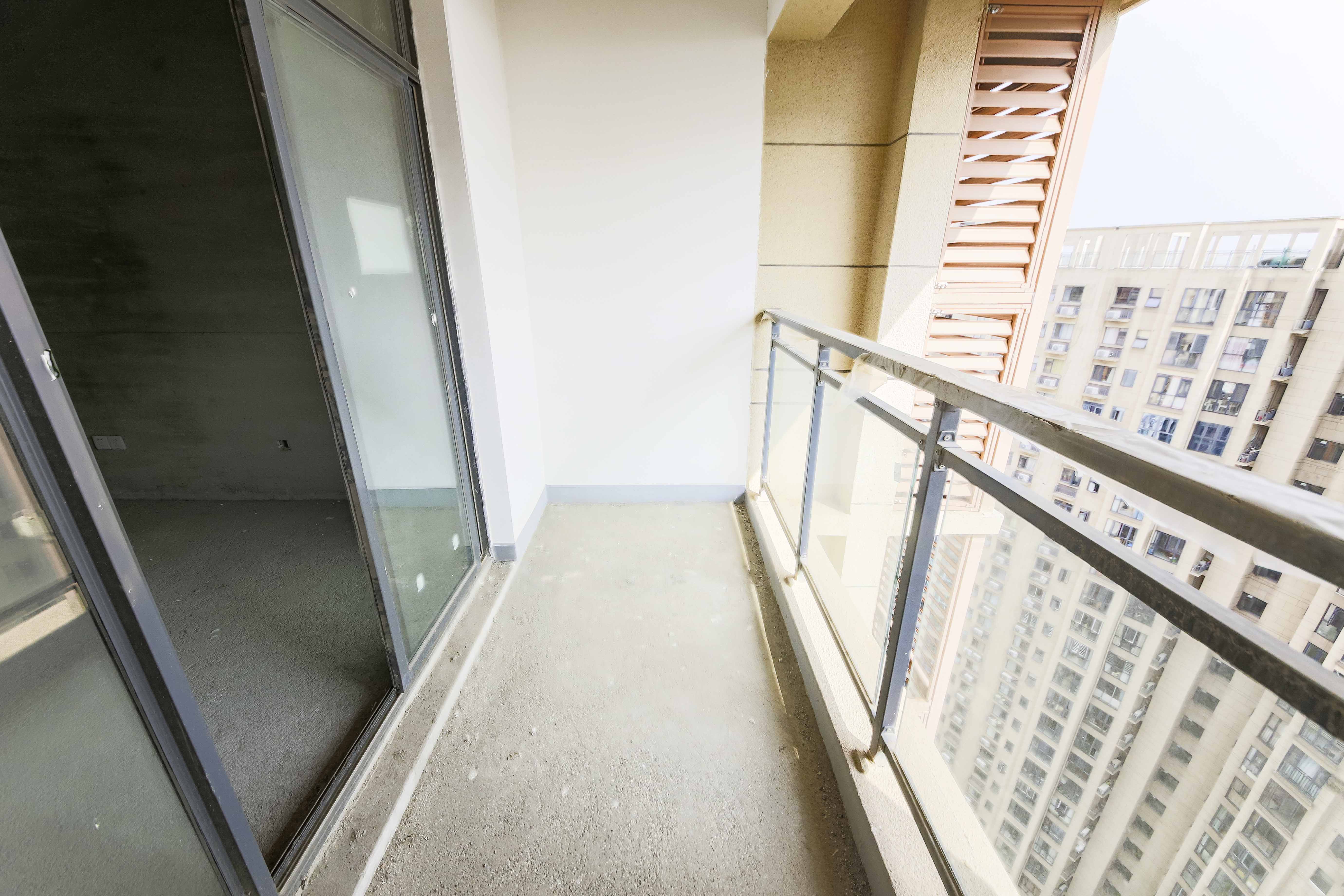 高升时代广场(冠铭商务中心)  3室2厅1卫    65.0万 高升时代广场(冠铭商务中心)  3室2厅1卫    65.0万阳台