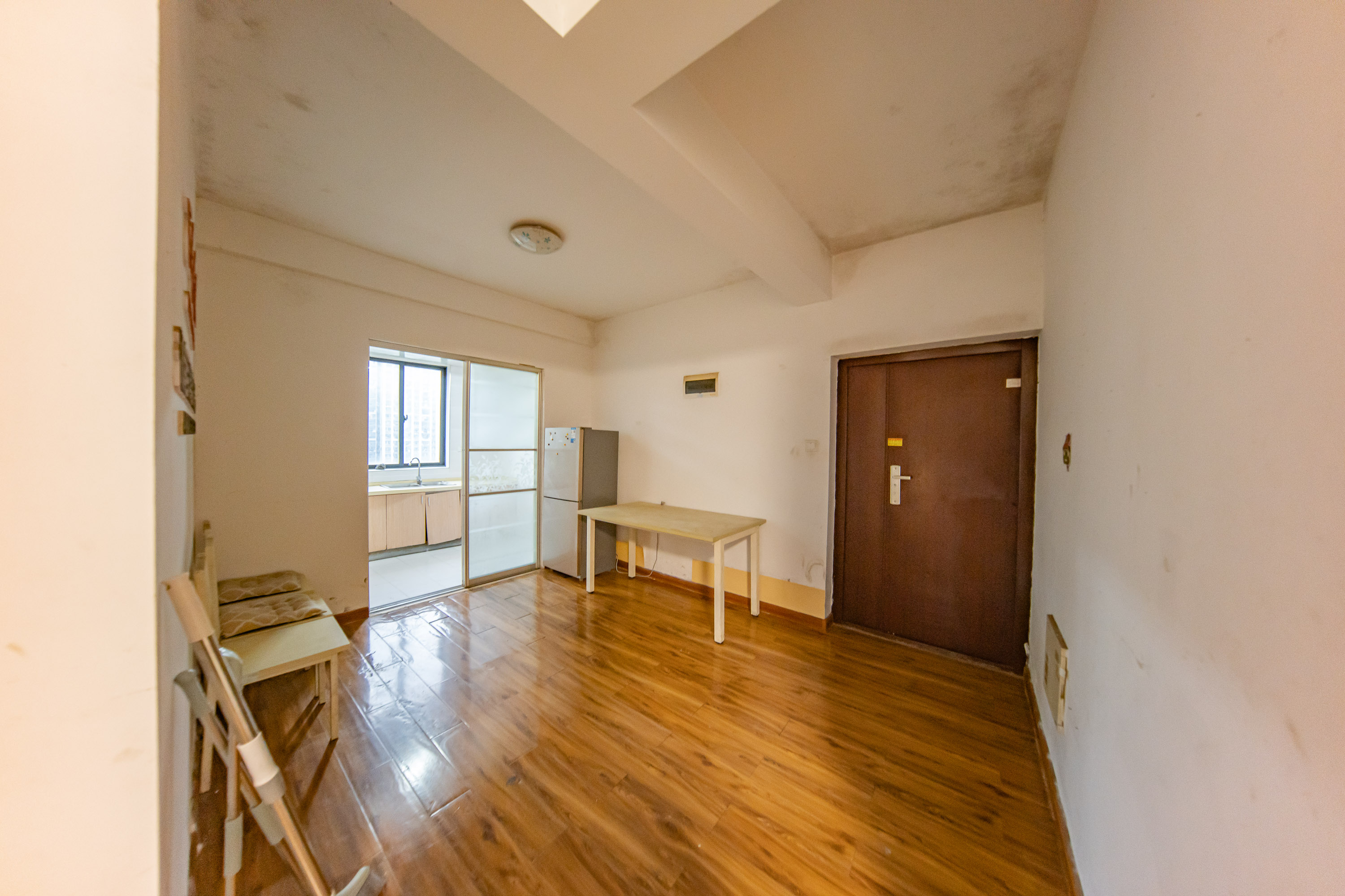 中建麓山和苑  3室2厅1卫   78.00万客厅
