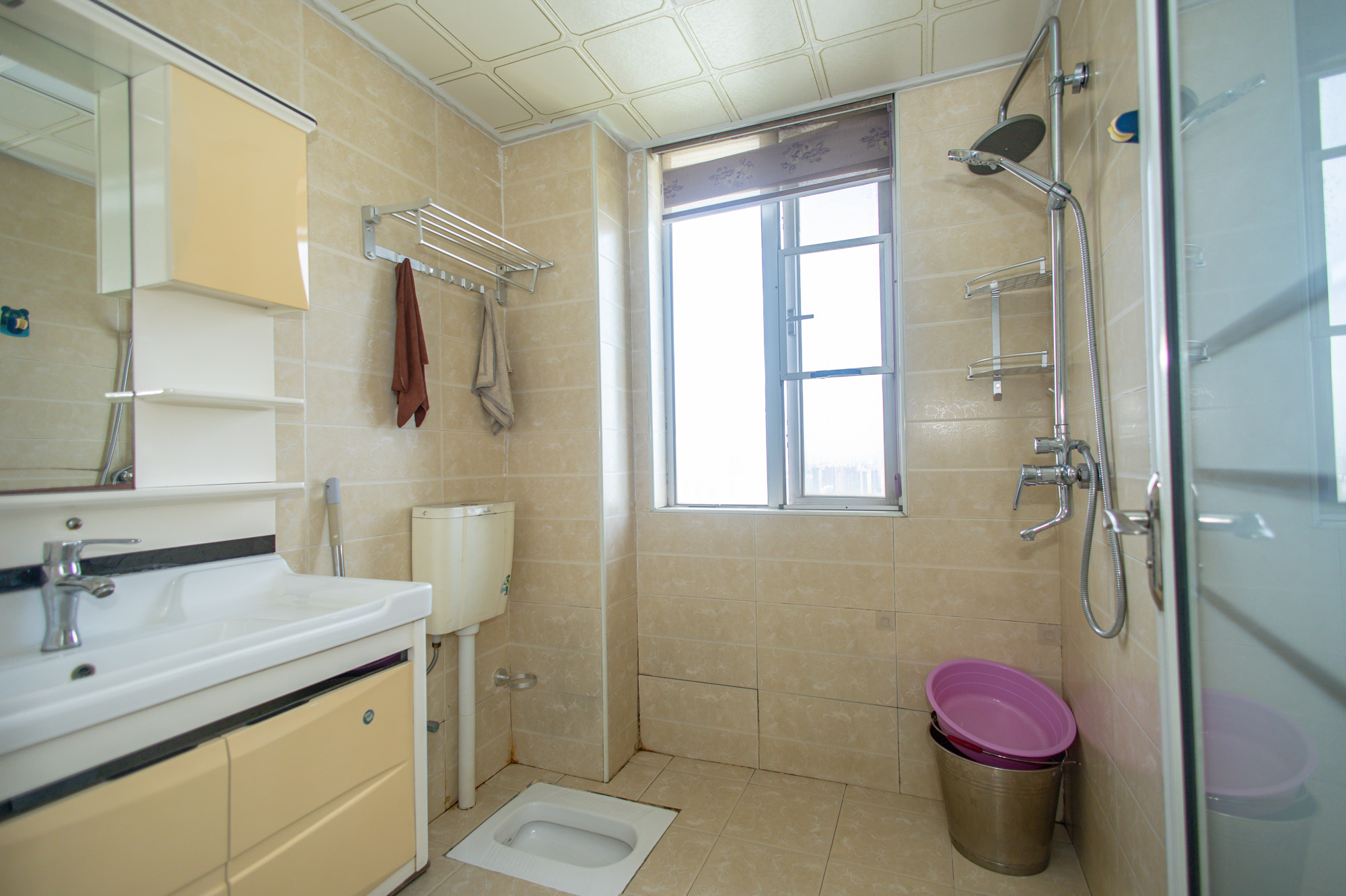 恒广国际景园一二区  3室2厅2卫    83.8万 恒广国际景园一二区  3室2厅2卫    83.8万卫生间