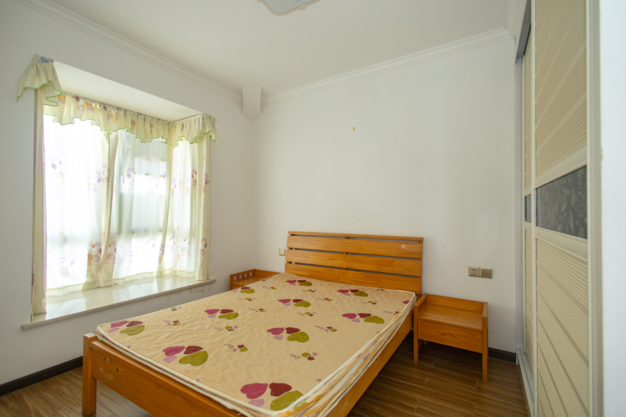 恒广国际景园一二区  3室2厅2卫    83.8万 恒广国际景园一二区  3室2厅2卫    83.8万卧室