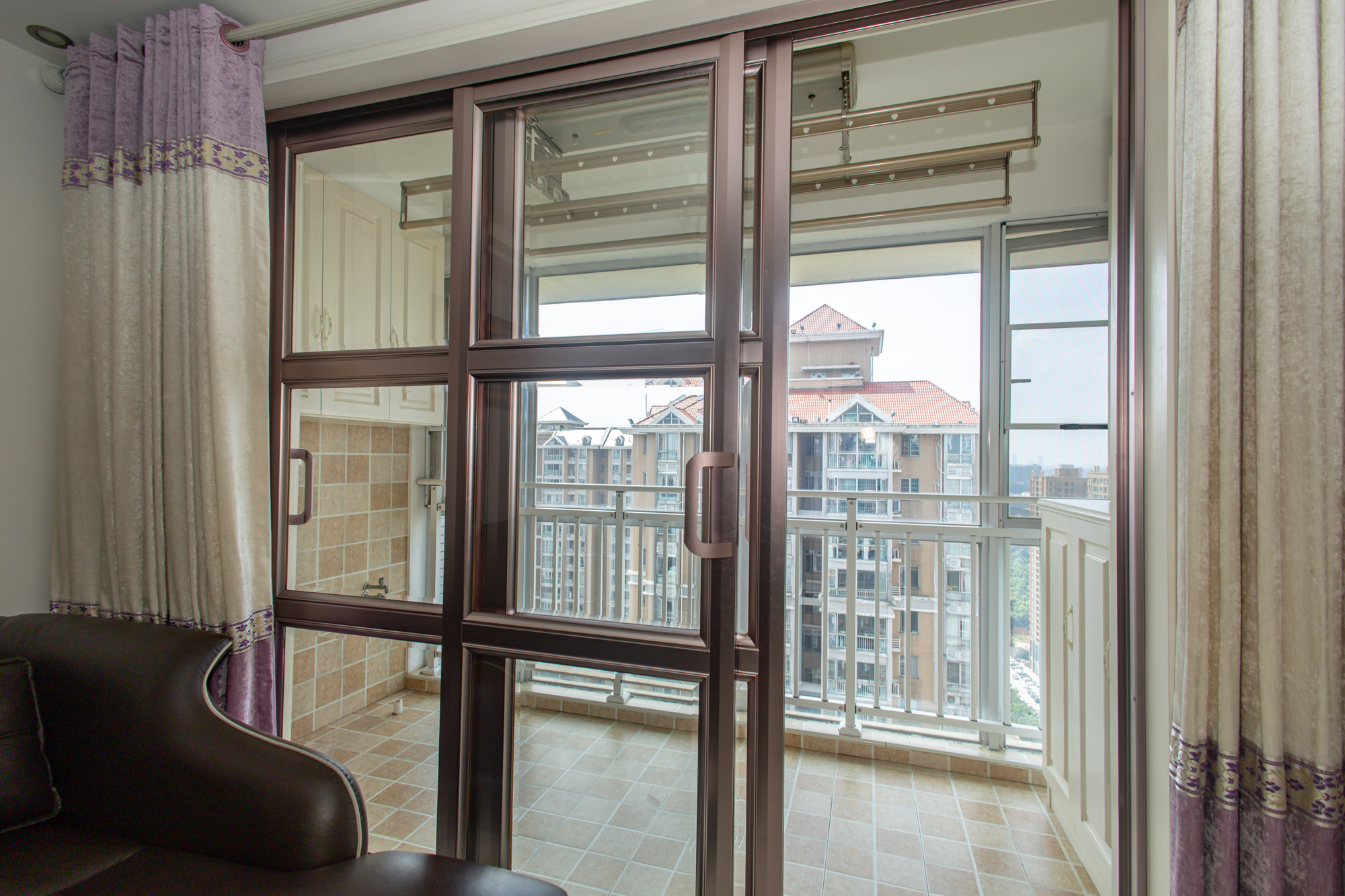 恒广国际景园一二区  3室2厅2卫    83.8万 恒广国际景园一二区  3室2厅2卫    83.8万阳台