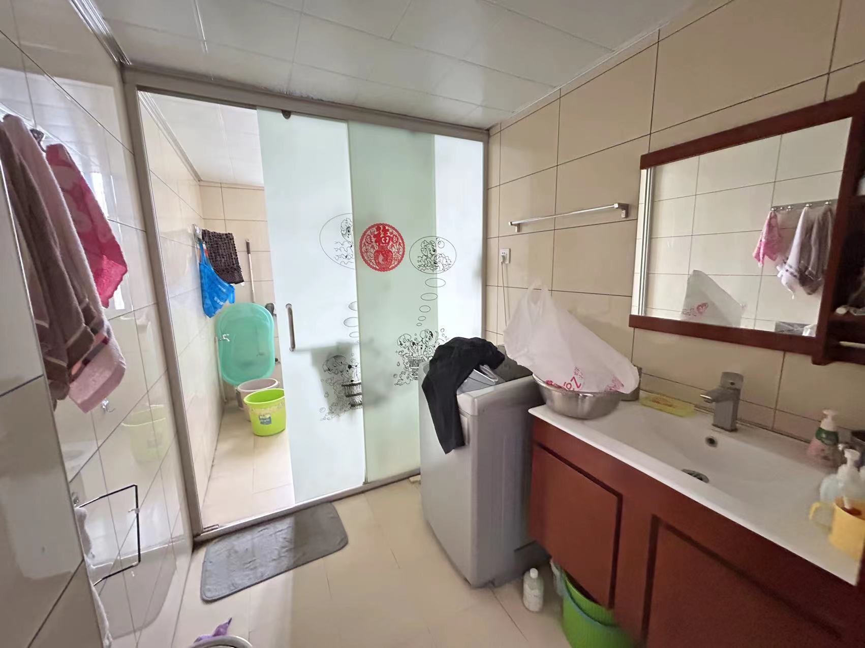 利江花园 4室2厅2卫 75.0万 利江花园 4室2厅2卫 75.0万室内图