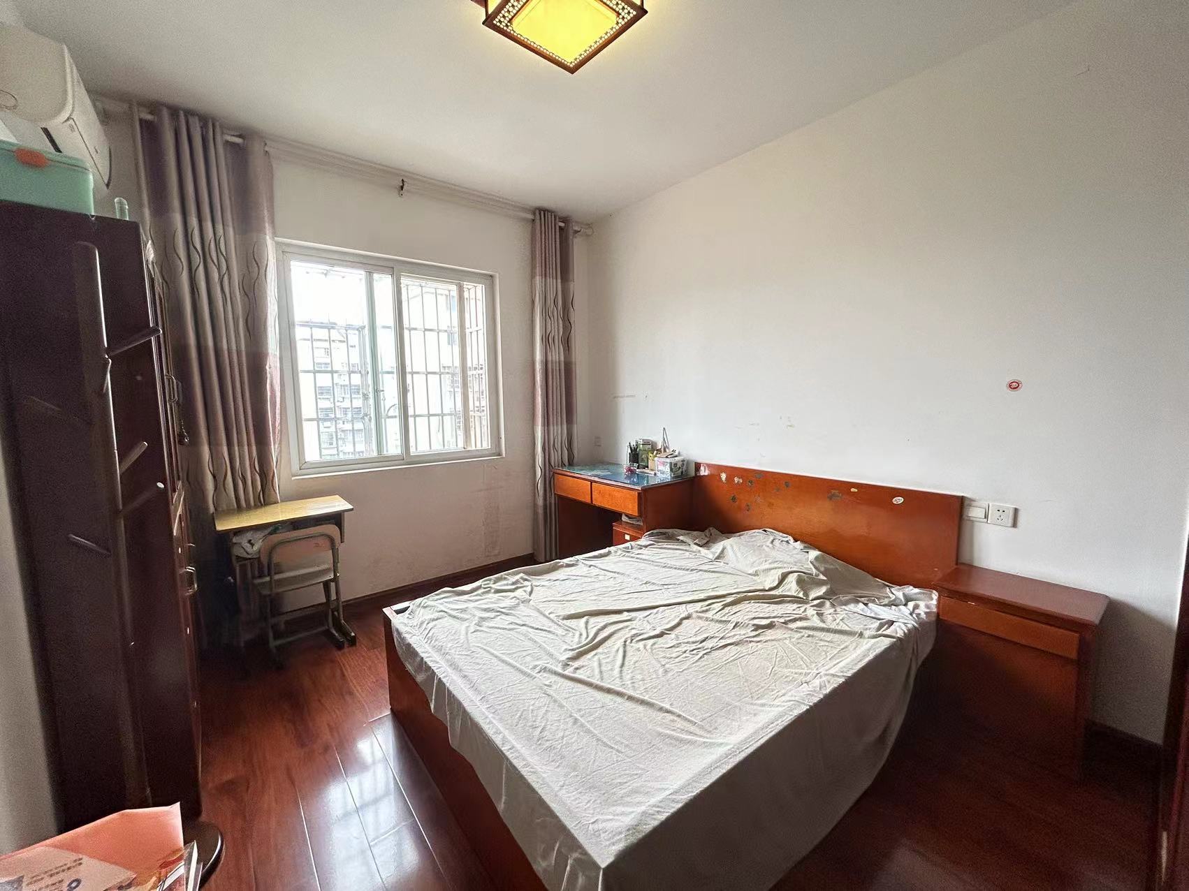 利江花园 4室2厅2卫 75.0万 利江花园 4室2厅2卫 75.0万室内图