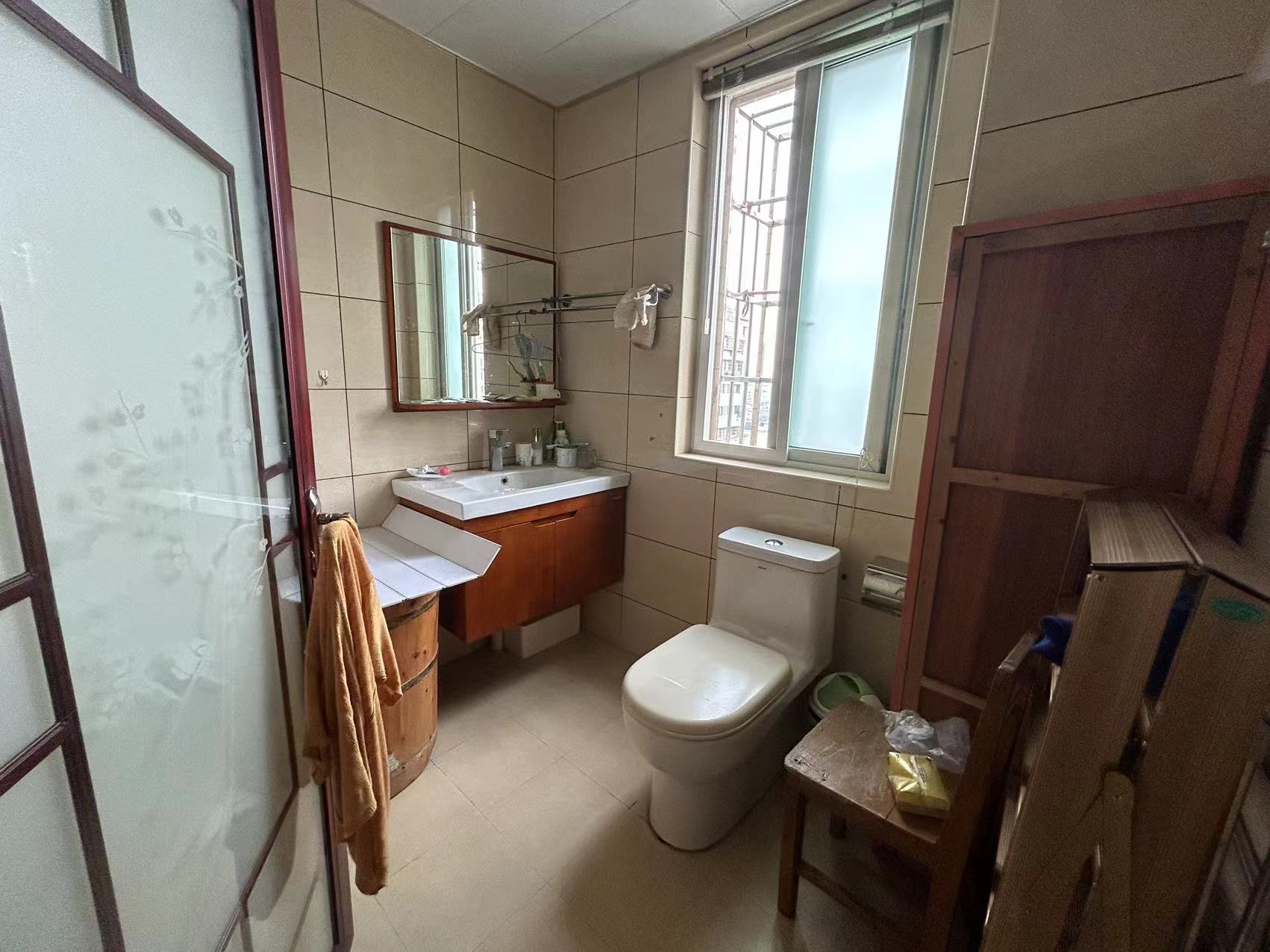 利江花园 4室2厅2卫 75.0万 利江花园 4室2厅2卫 75.0万室内图