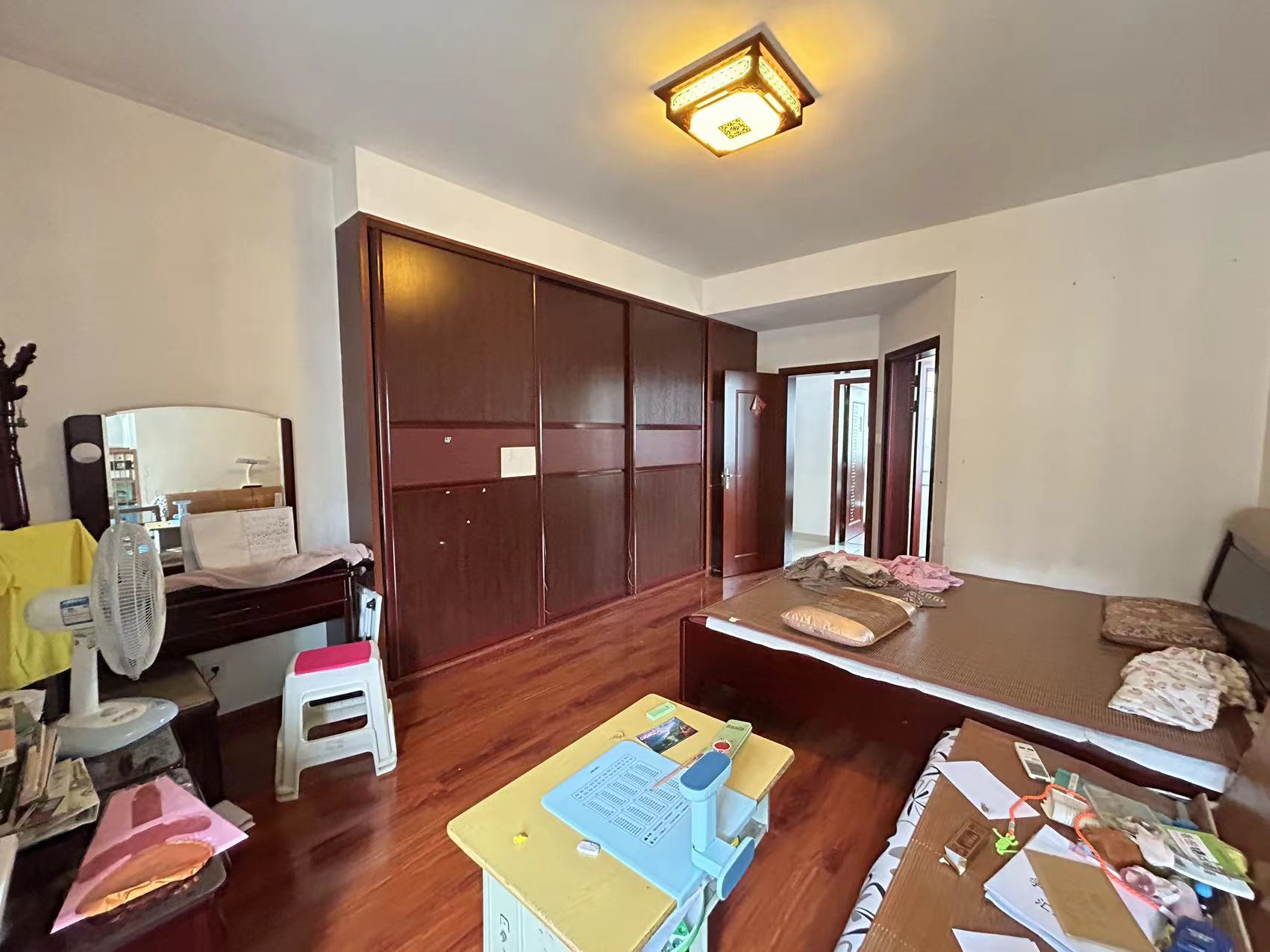 利江花园 4室2厅2卫 75.0万 利江花园 4室2厅2卫 75.0万室内图