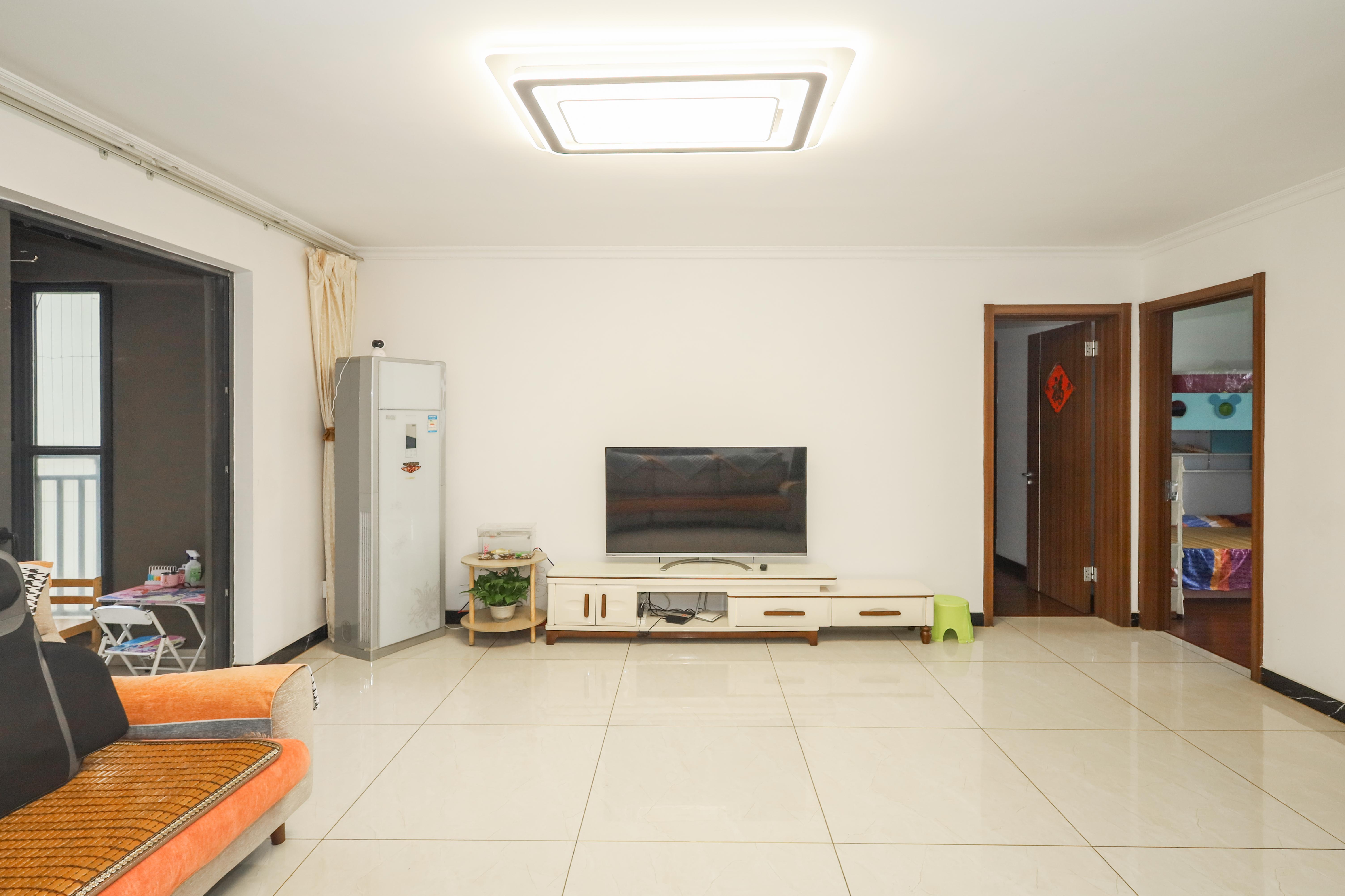 万科城市花园 3室2厅2卫 105.0万 万科城市花园 3室2厅2卫 105.0万客厅