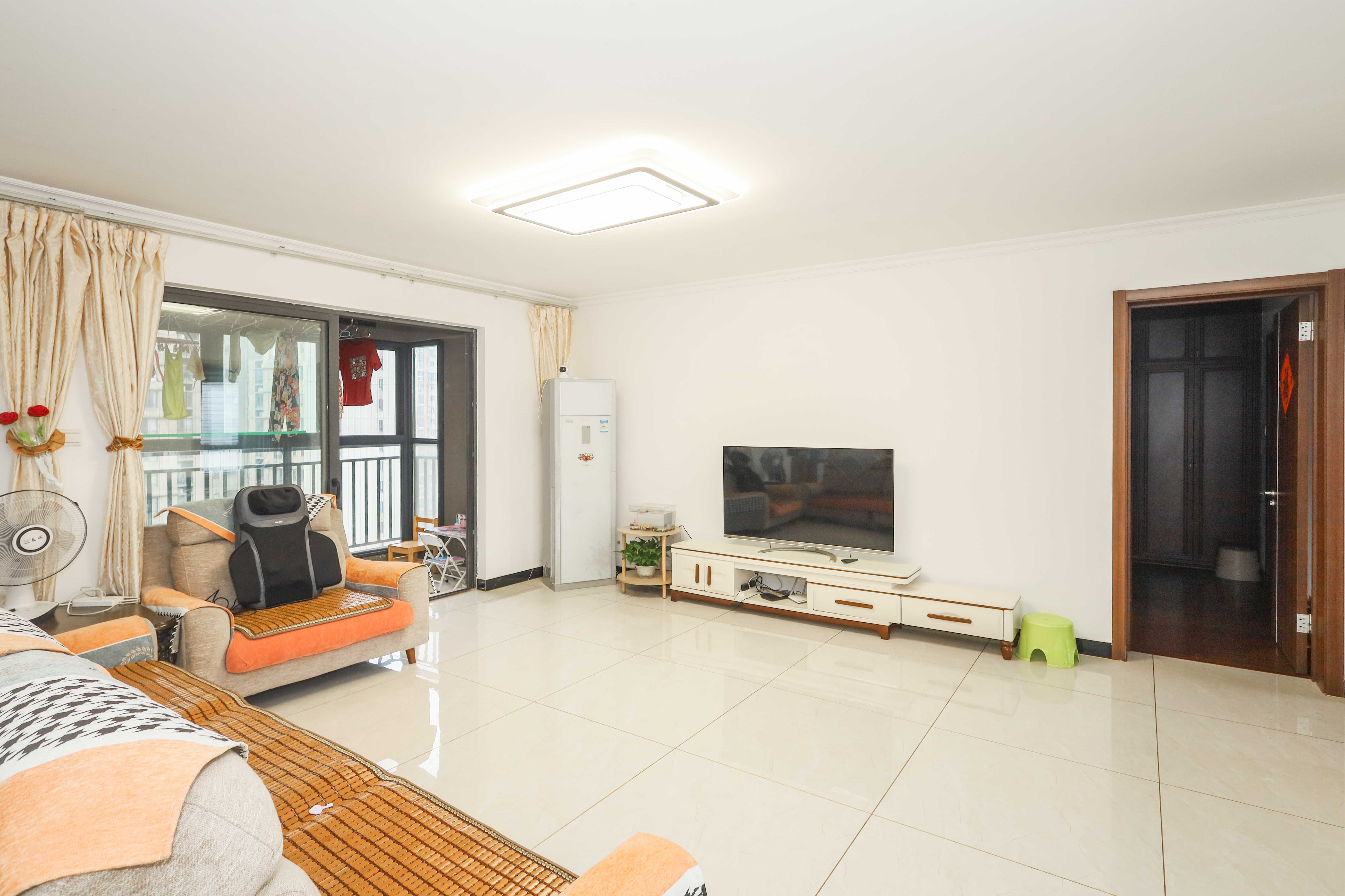 万科城市花园 3室2厅2卫 105.0万 万科城市花园 3室2厅2卫 105.0万客厅