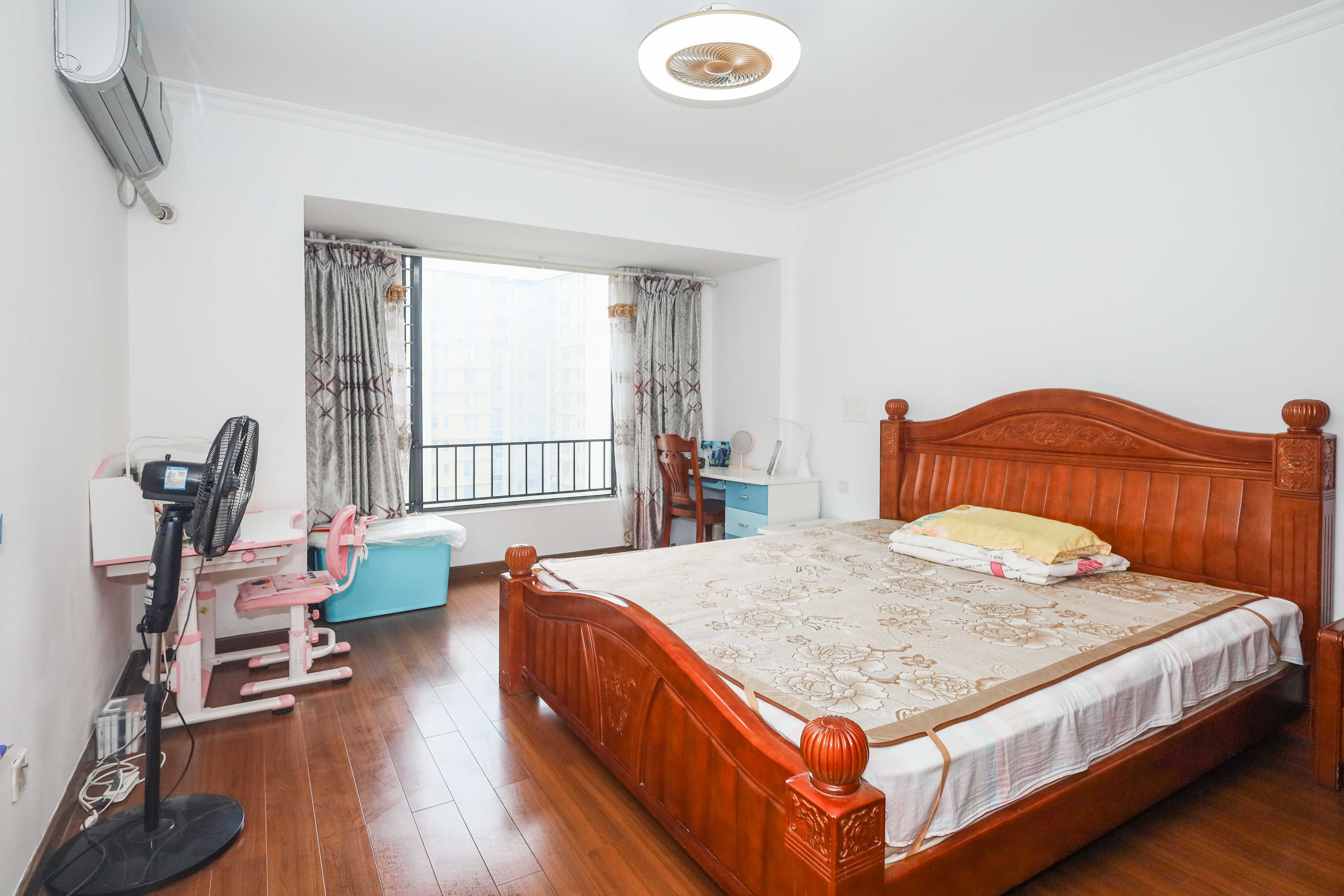 万科城市花园 3室2厅2卫 105.0万 万科城市花园 3室2厅2卫 105.0万卧室