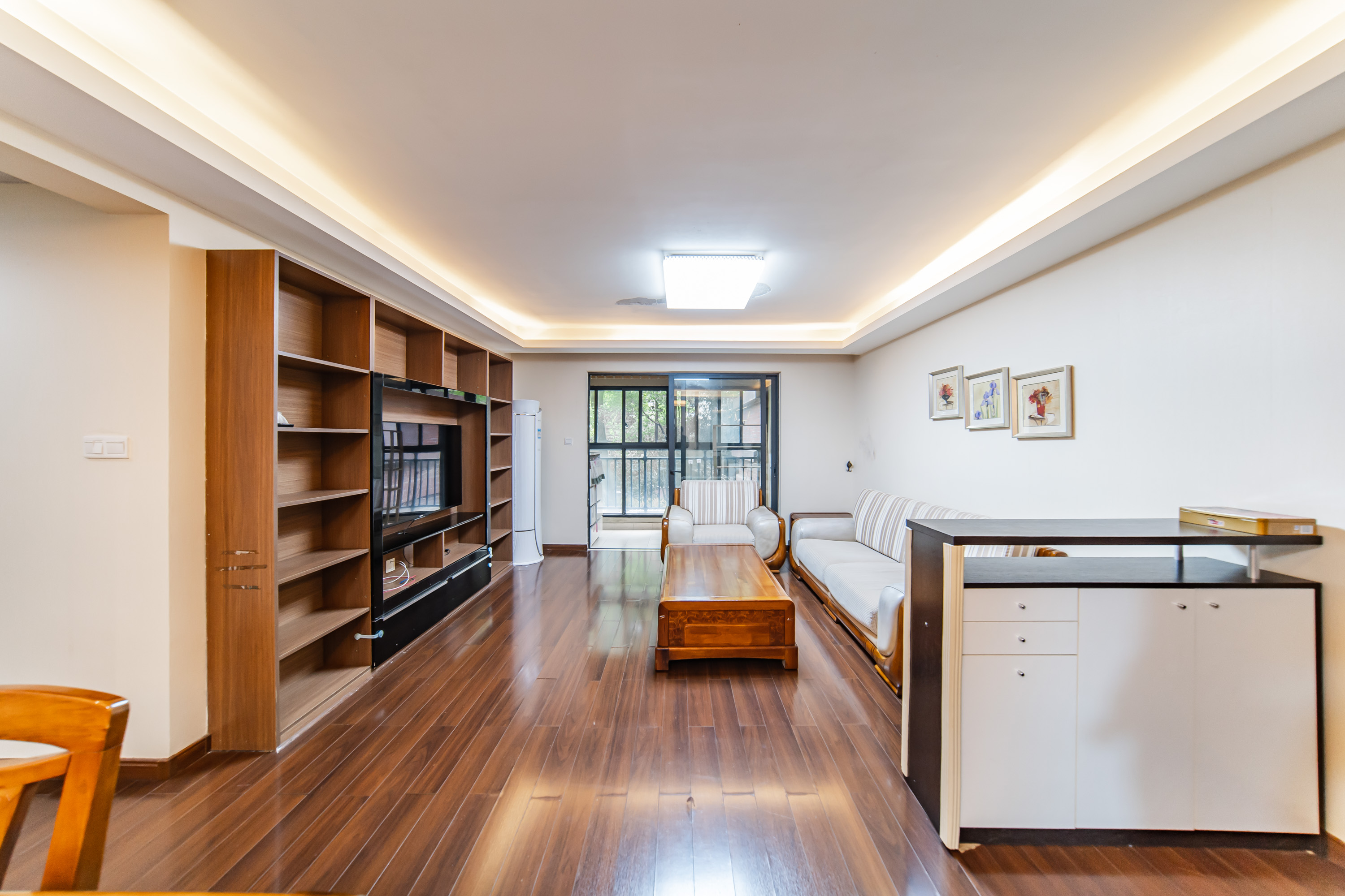 万科白鹭郡 3室2厅2卫 150.0万 万科白鹭郡 3室2厅2卫 150.0万客厅