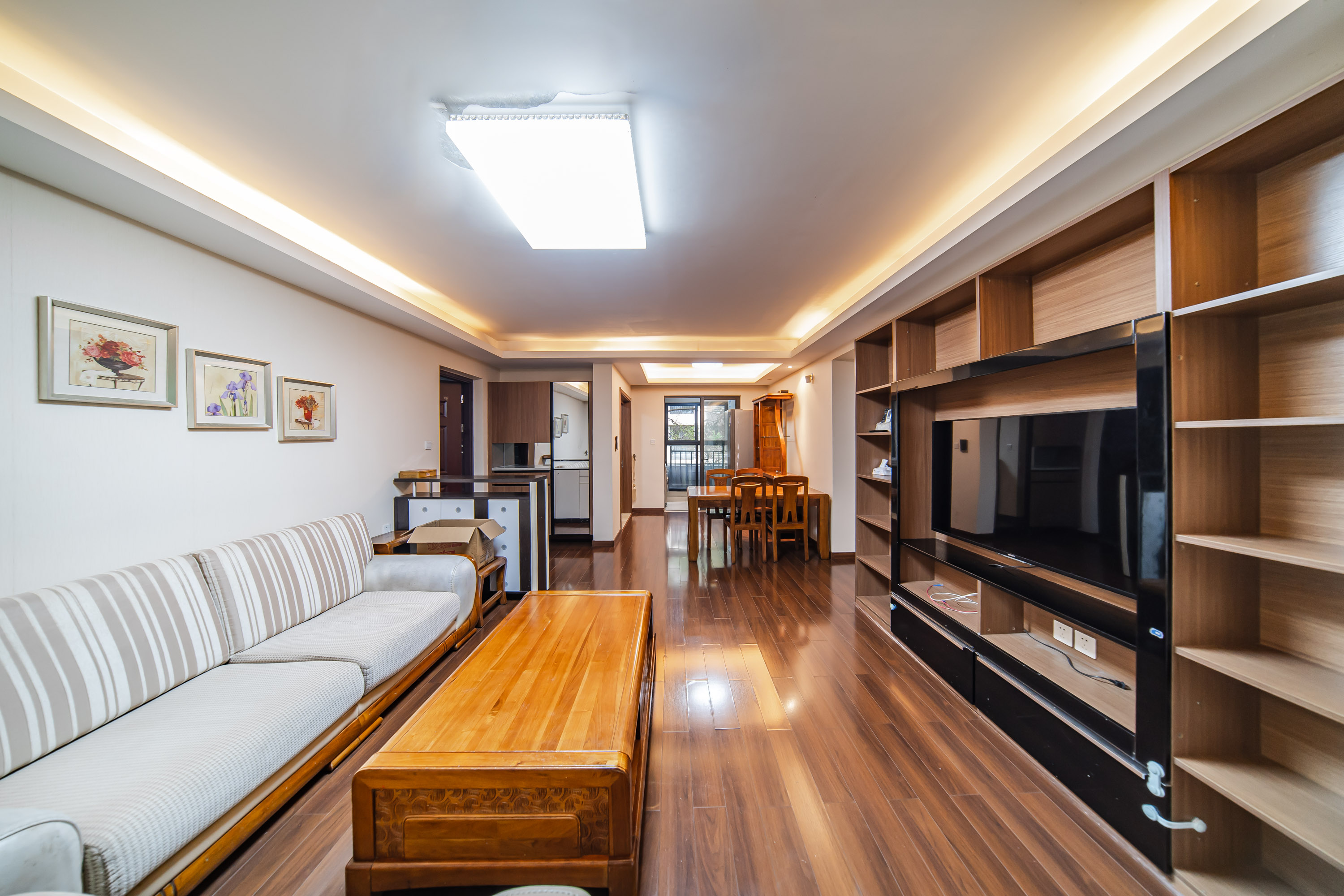 万科白鹭郡 3室2厅2卫 150.0万 万科白鹭郡 3室2厅2卫 150.0万客厅