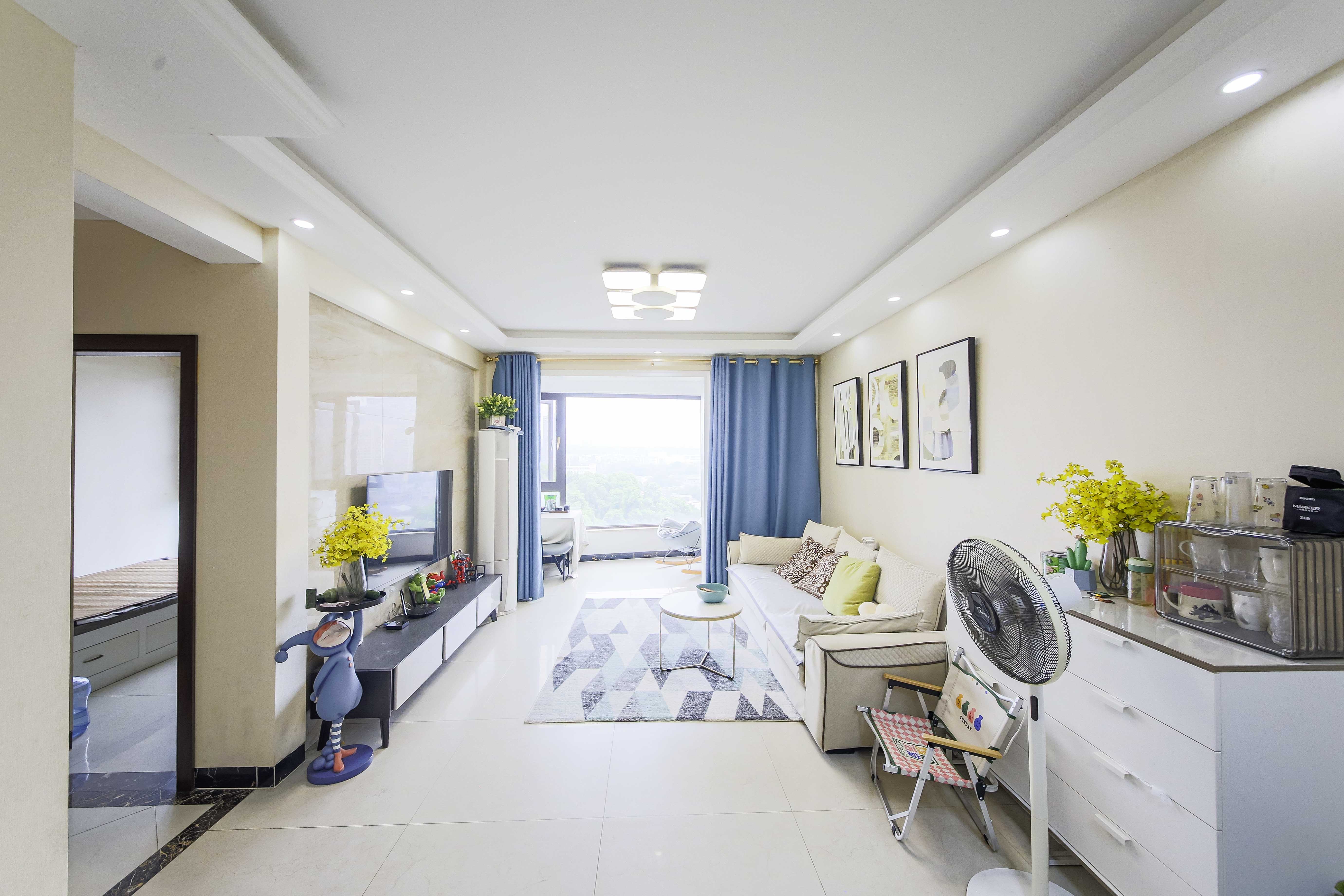 湘江雅颂居 3室2厅2卫 114.0万 湘江雅颂居 3室2厅2卫 114.0万客厅