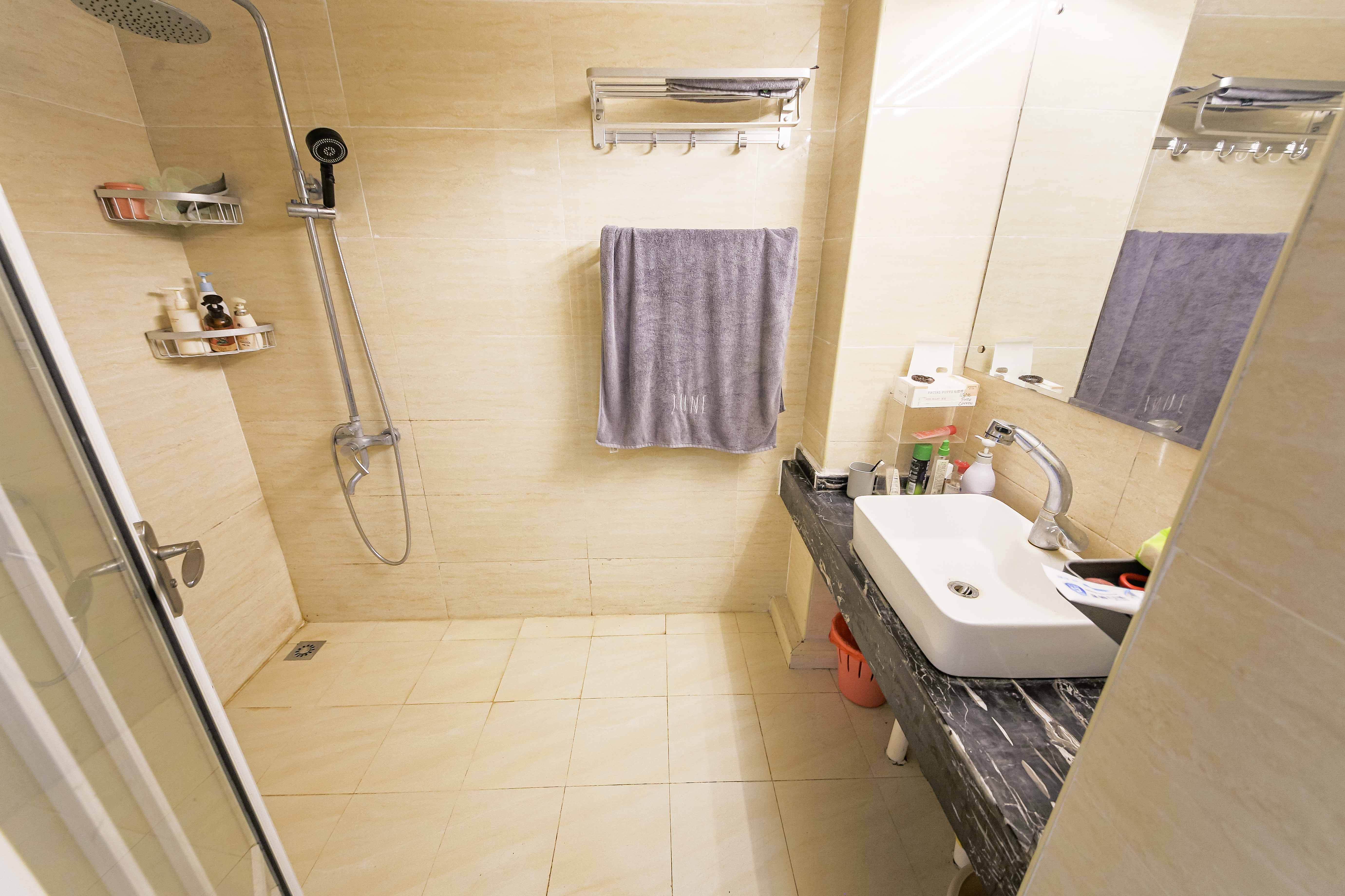 湘江雅颂居  3室2厅2卫    114.0万卫生间