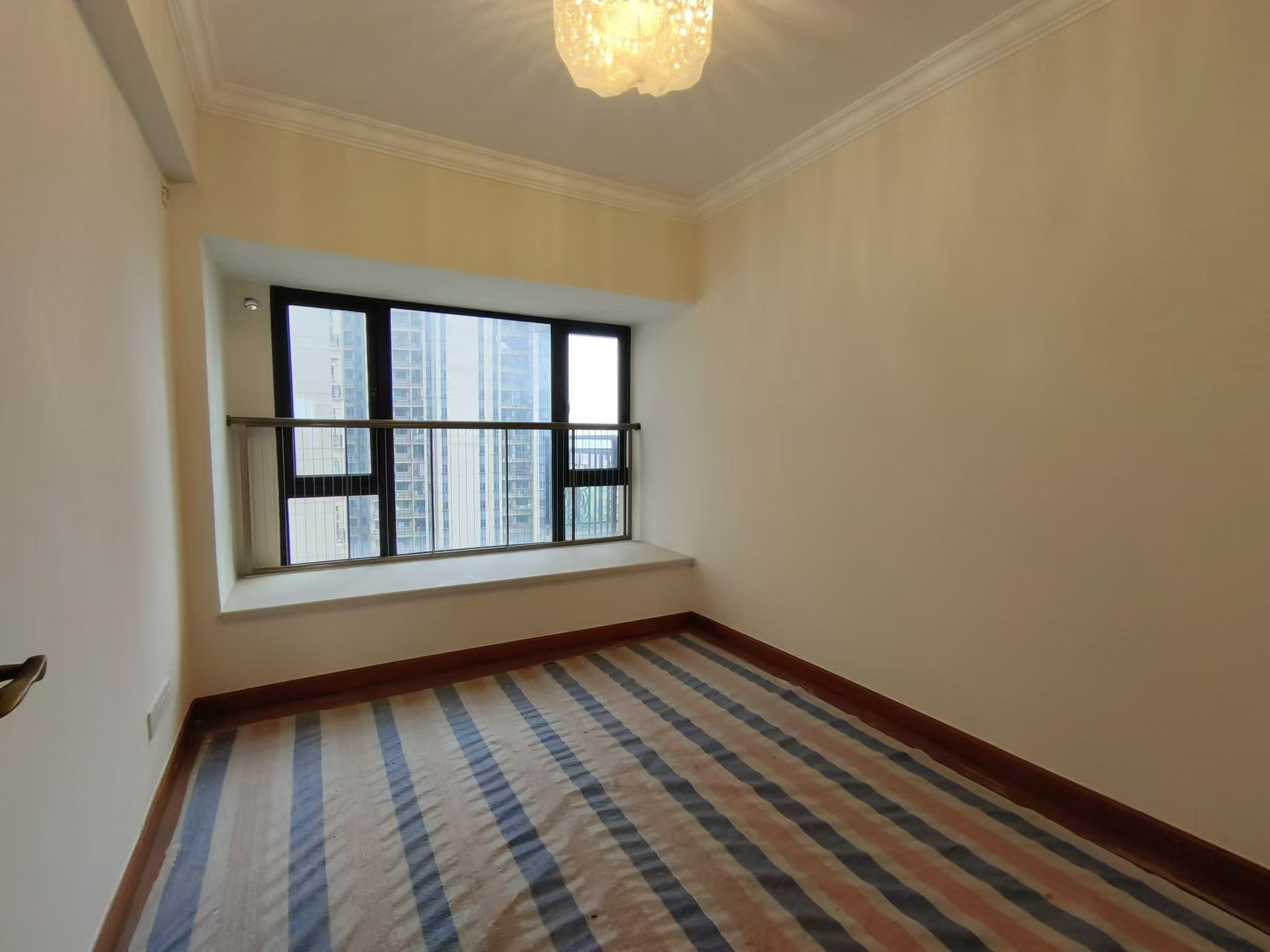 恒大华府  4室2厅2卫    139.8万 恒大华府  4室2厅2卫    139.8万室内图