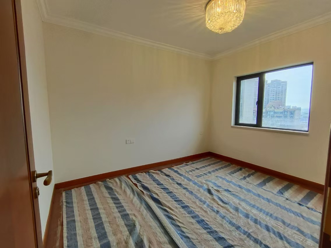 恒大华府  4室2厅2卫    139.8万 恒大华府  4室2厅2卫    139.8万室内图